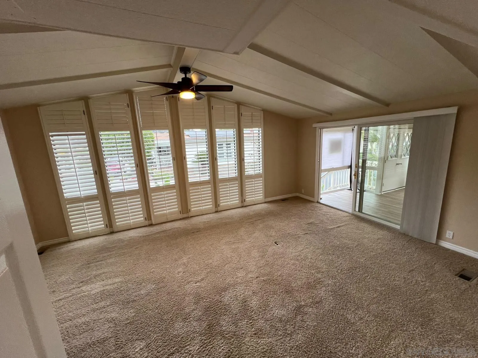 https://cdn.realtyfeed.com/cdn/127/260015743/8affdc06515c6f3b1e94c45449f16ff0.webp