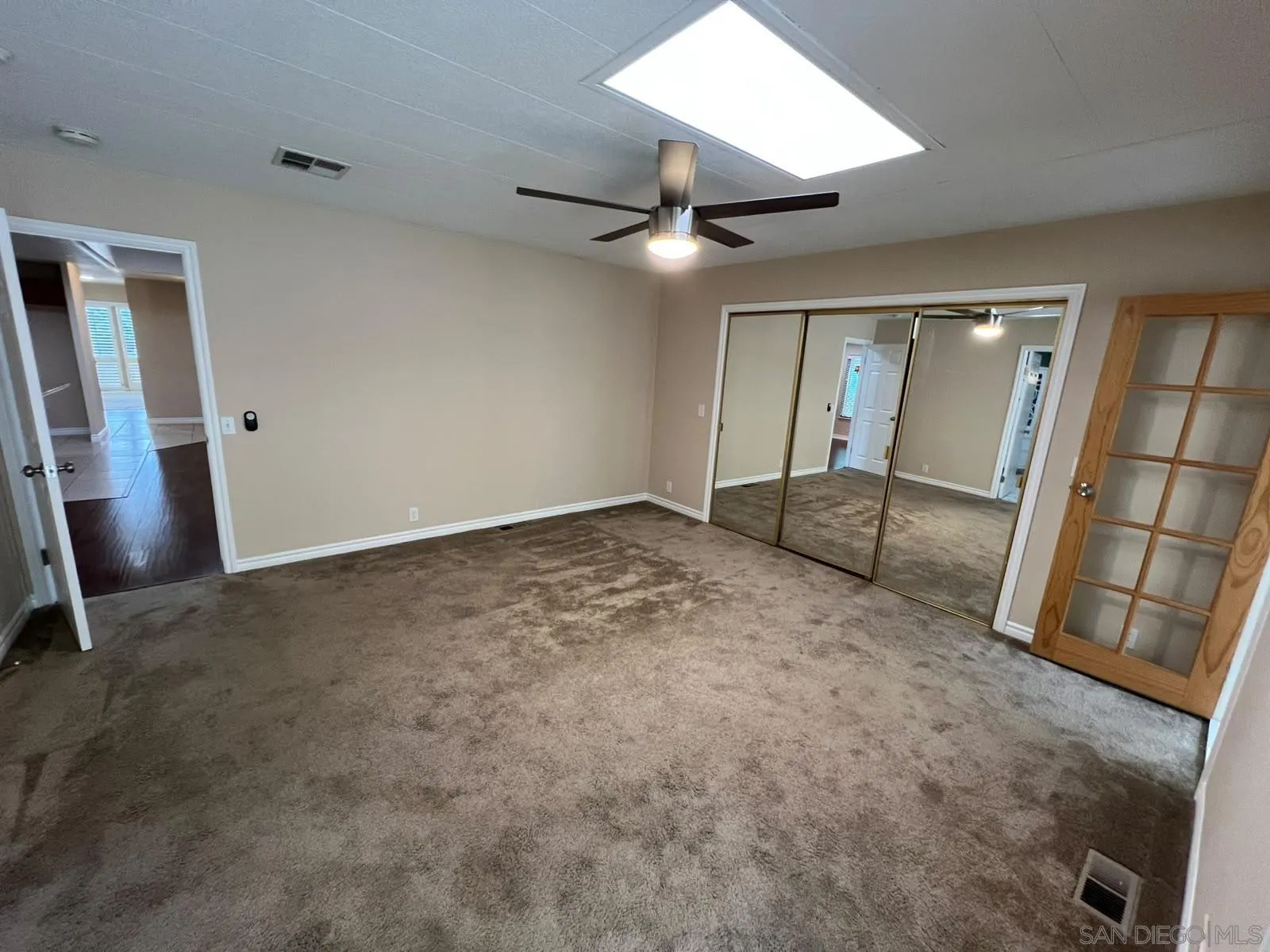 https://cdn.realtyfeed.com/cdn/127/260015743/b45574a6eeef8c2808717154f34b790f.webp