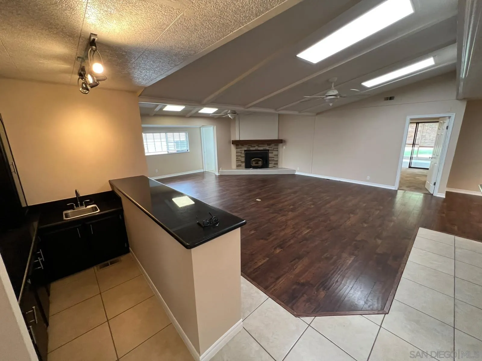 https://cdn.realtyfeed.com/cdn/127/260015743/b99cda48f4b76f1ca1cb15374e92a373.webp
