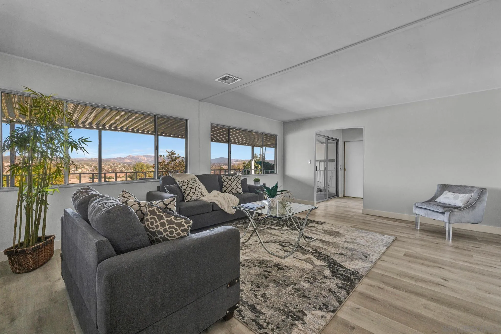 https://cdn.realtyfeed.com/cdn/127/260015745/34ad8887cf9b228d1276ae82c072ac8b.webp