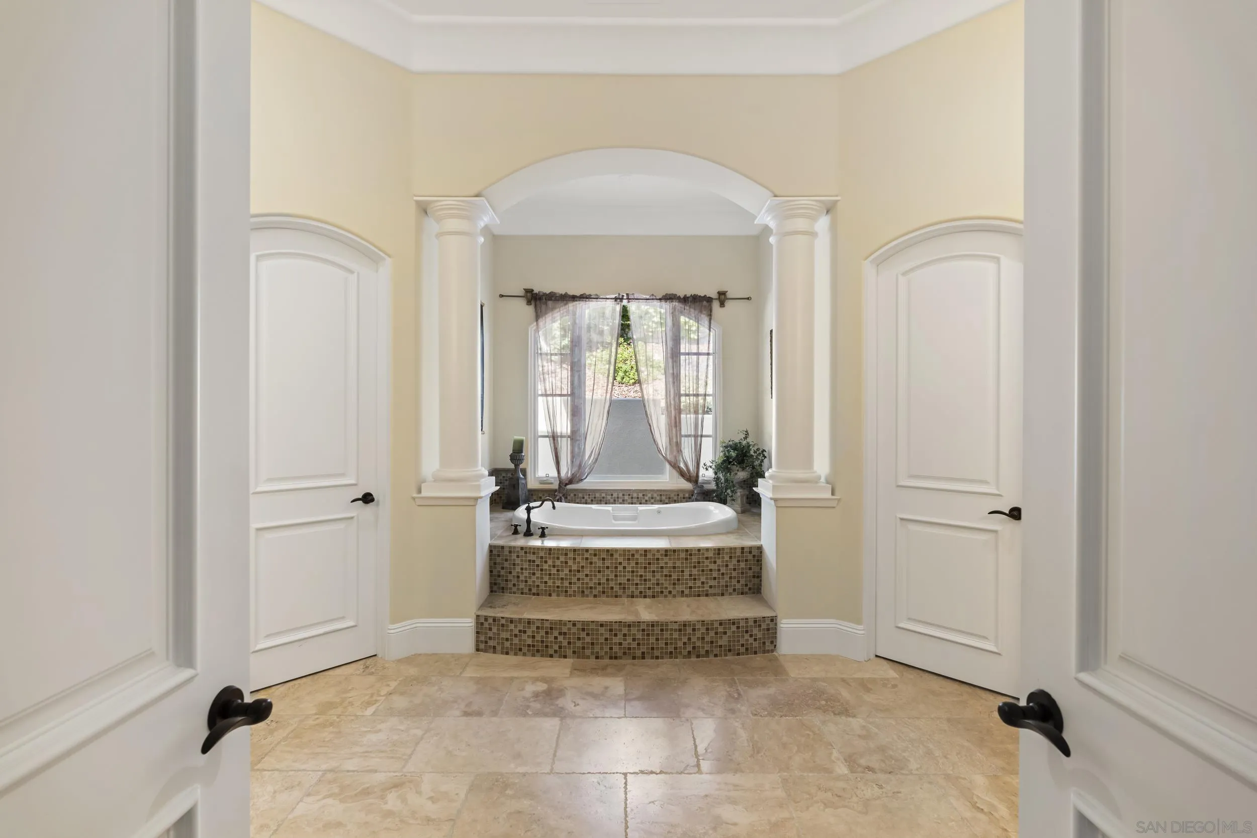 https://cdn.realtyfeed.com/cdn/127/260015746/18252219ec04dfc77c2926b8bafa87a2.webp