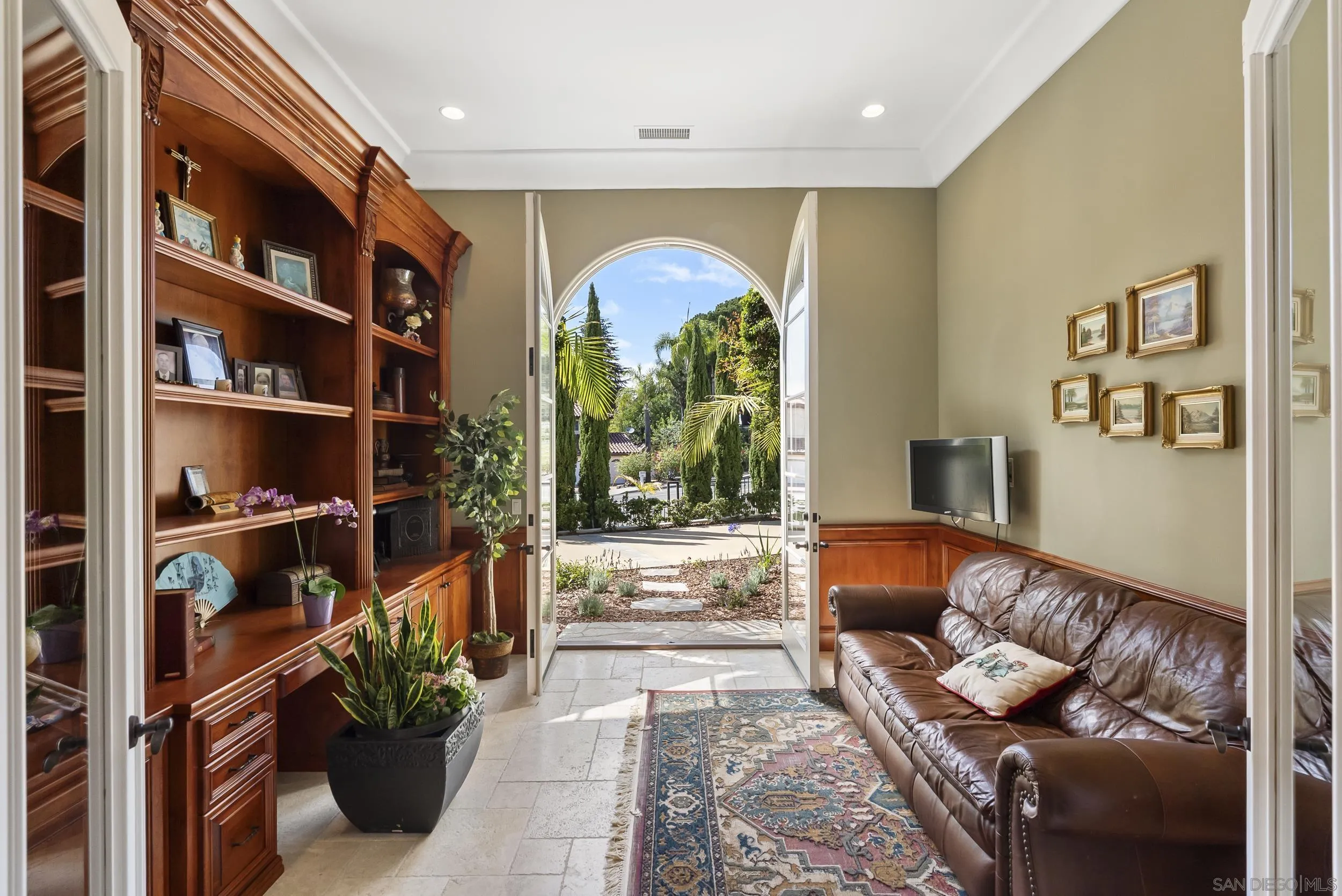 https://cdn.realtyfeed.com/cdn/127/260015746/528c557604412c0b4ac36e58ee0de2ce.webp