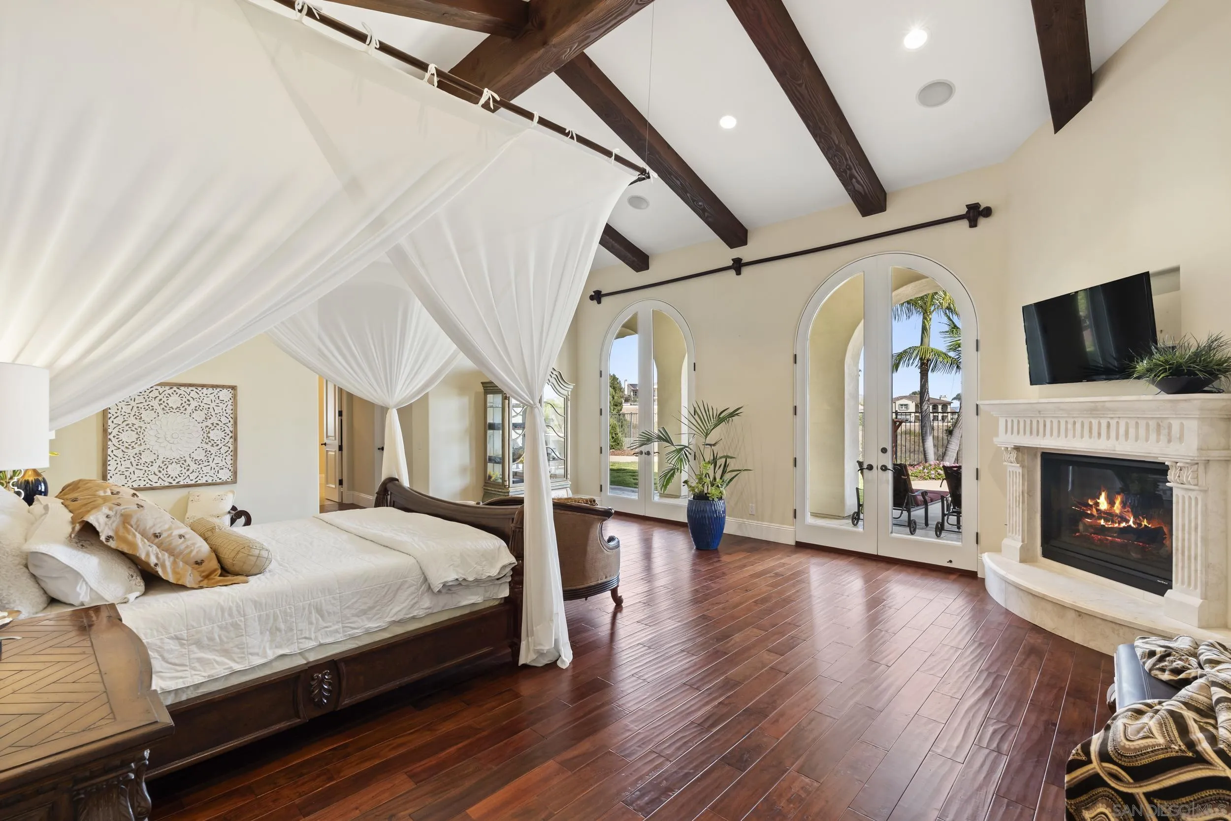 https://cdn.realtyfeed.com/cdn/127/260015746/68e4953bb00aa6229ef5b6988236a2d1.webp