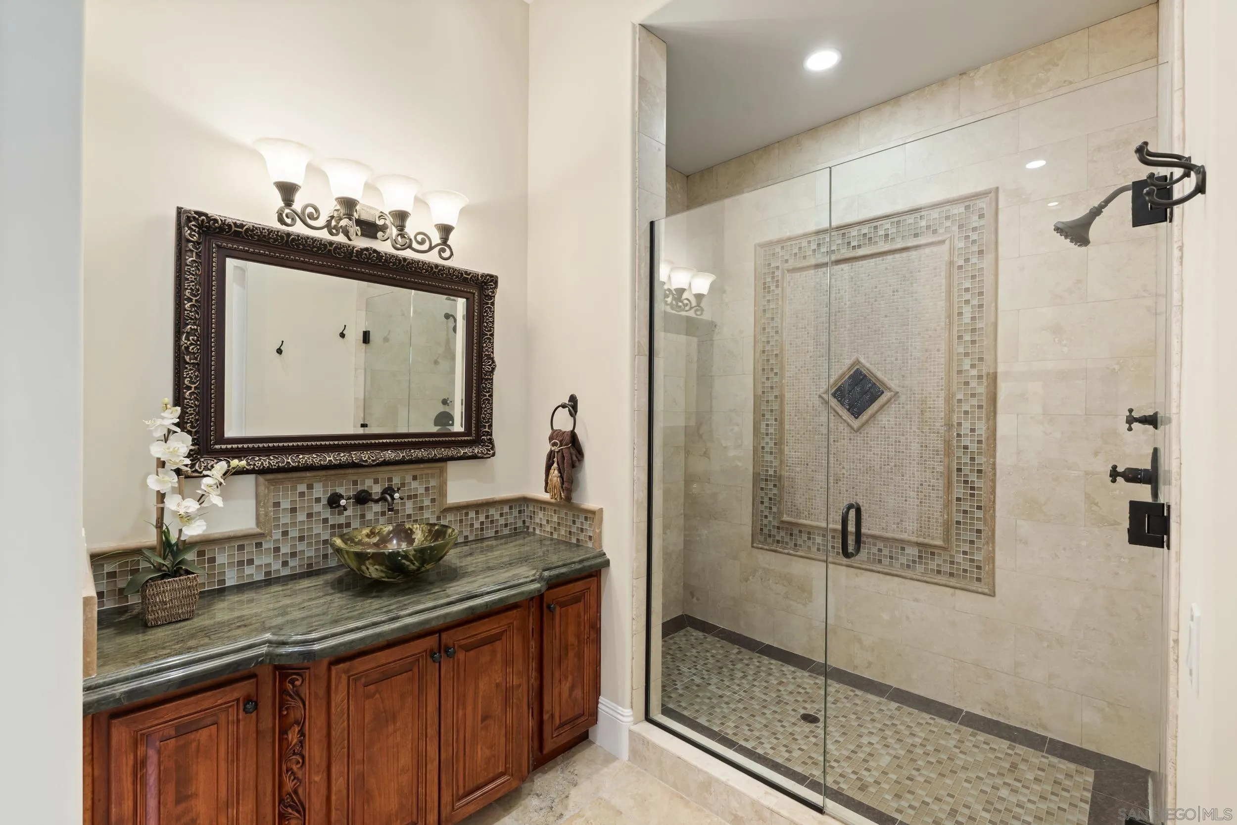 https://cdn.realtyfeed.com/cdn/127/260015746/74a994588fa320bedcb15baeea32e692.webp