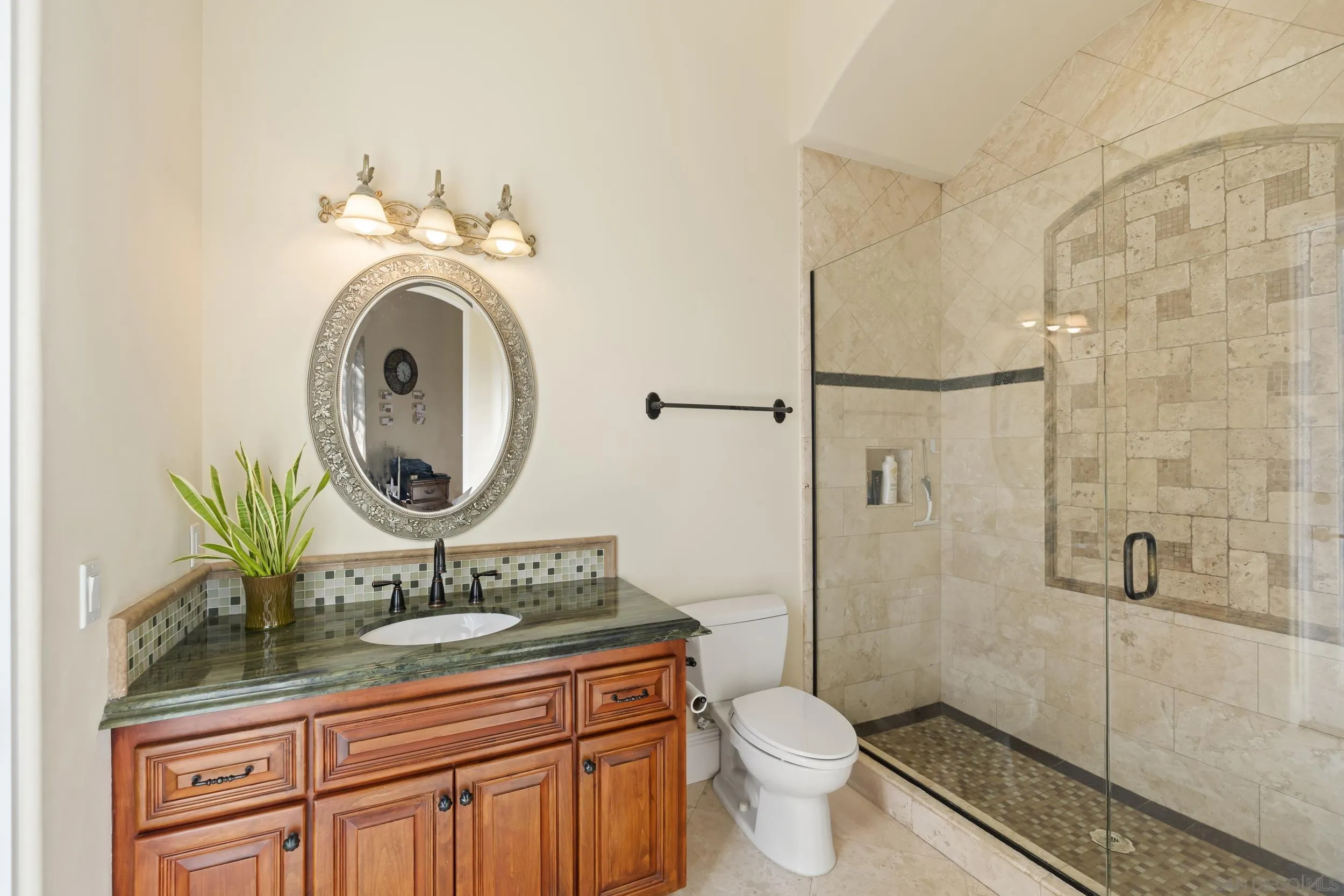 https://cdn.realtyfeed.com/cdn/127/260015746/823cd2f54423c1bc8c8e3b876e9d5cf8.webp