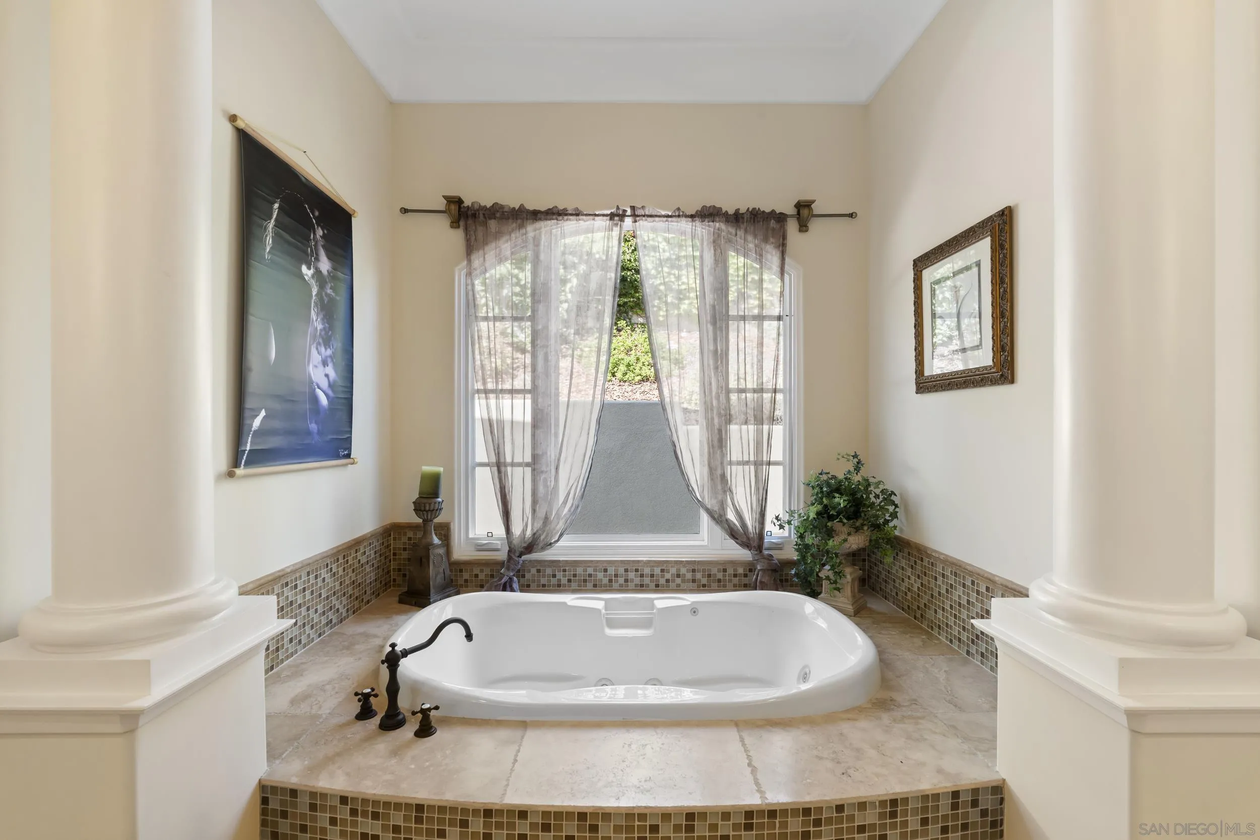 https://cdn.realtyfeed.com/cdn/127/260015746/d8d83636a32f42cdce871e44f920fa6b.webp