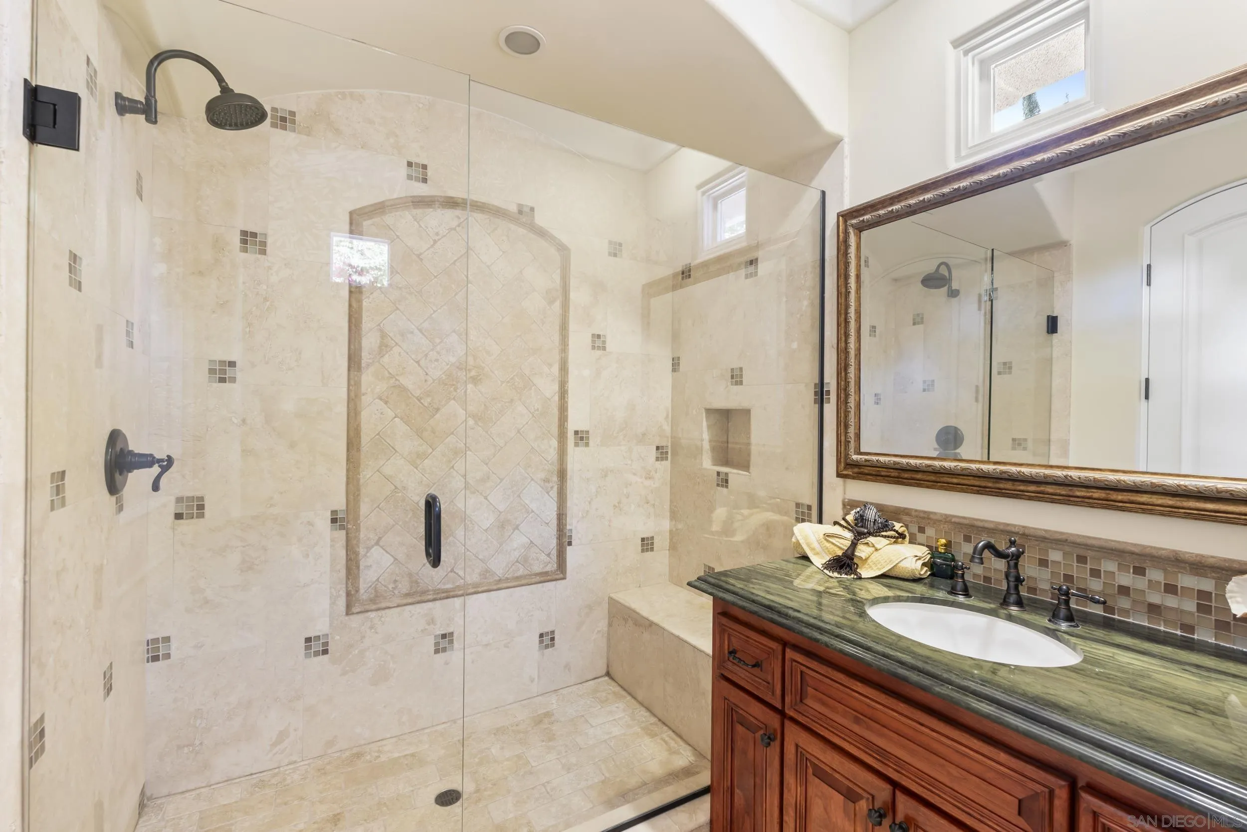 https://cdn.realtyfeed.com/cdn/127/260015746/ea6033492575364b909e9c62829d33f0.webp