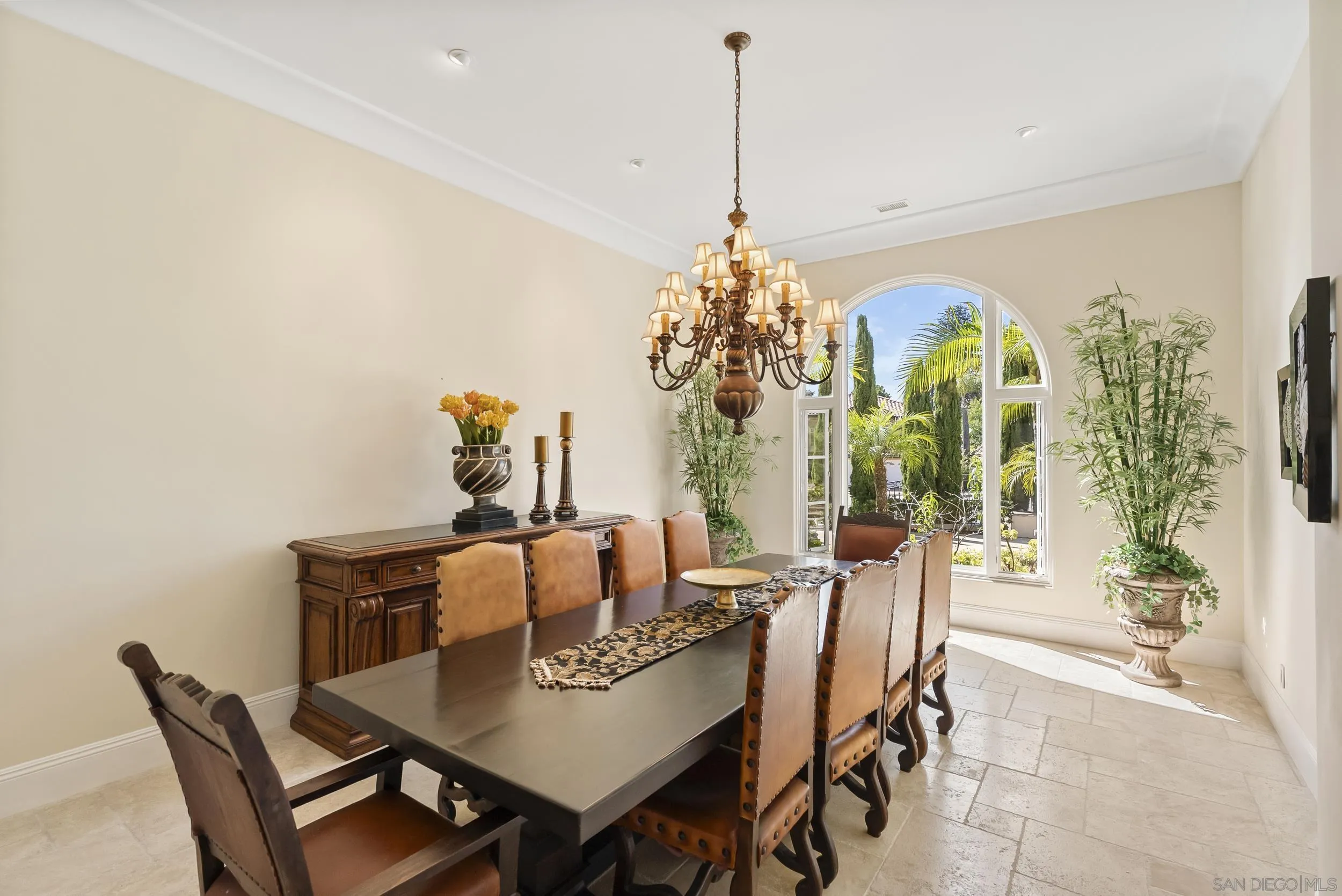 https://cdn.realtyfeed.com/cdn/127/260015746/f5311c403b244f9d68e77083969973fe.webp