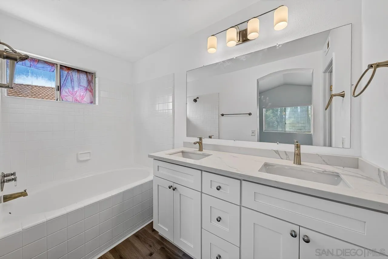 https://cdn.realtyfeed.com/cdn/127/260015749/1525906bd56f9a3e4a1fc08a2a2061b8.webp