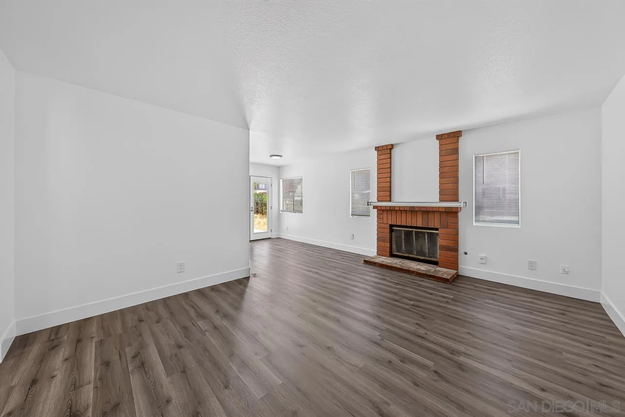 https://cdn.realtyfeed.com/cdn/127/260015749/1a49cc7ea232e2c153f315594a37f539.webp