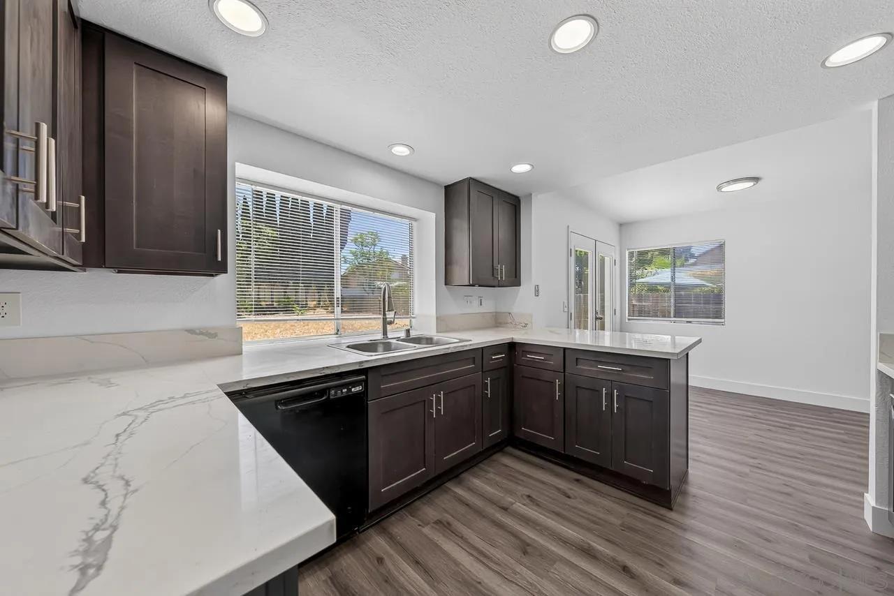 https://cdn.realtyfeed.com/cdn/127/260015749/9cf69a4d9c15f4c0f45973b4bf3ba994.webp