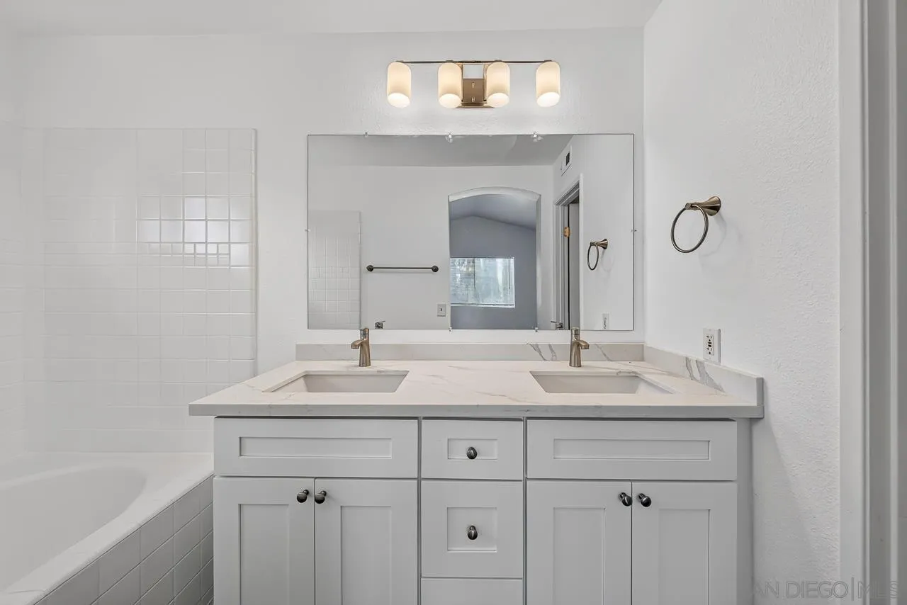 https://cdn.realtyfeed.com/cdn/127/260015749/ac22800b138995cdb00fcdd3b4fbbfb8.webp