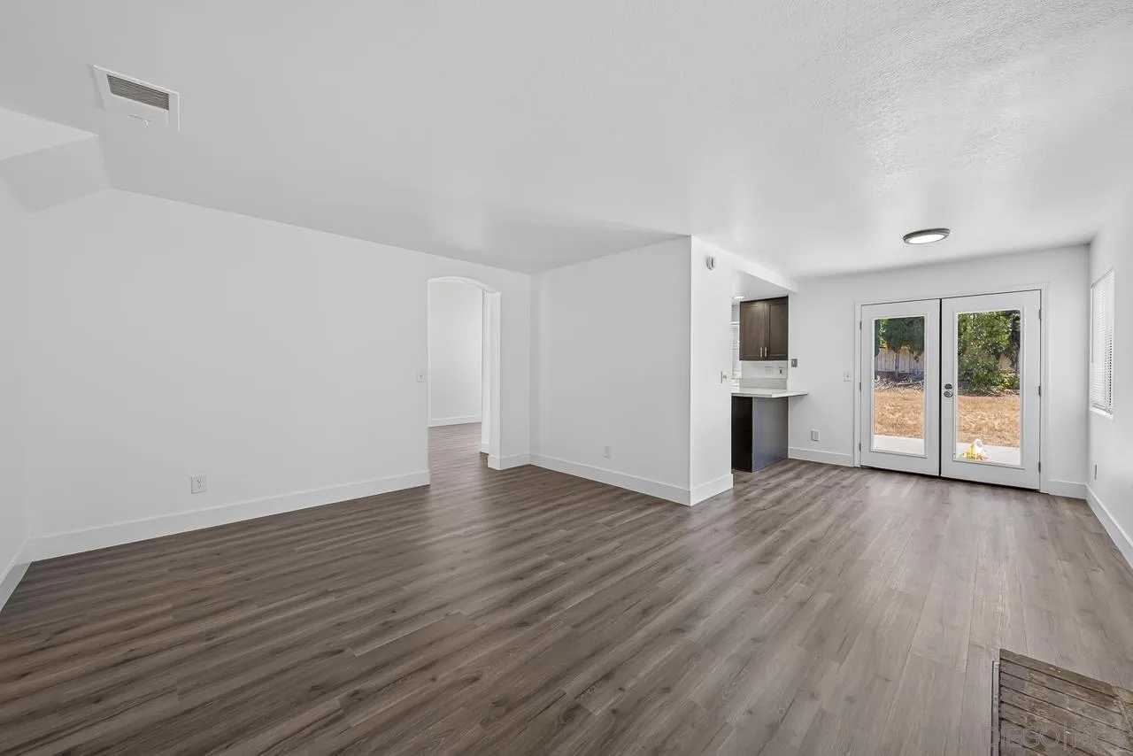 https://cdn.realtyfeed.com/cdn/127/260015749/c1858494ad94f2c6376738646bd35051.webp