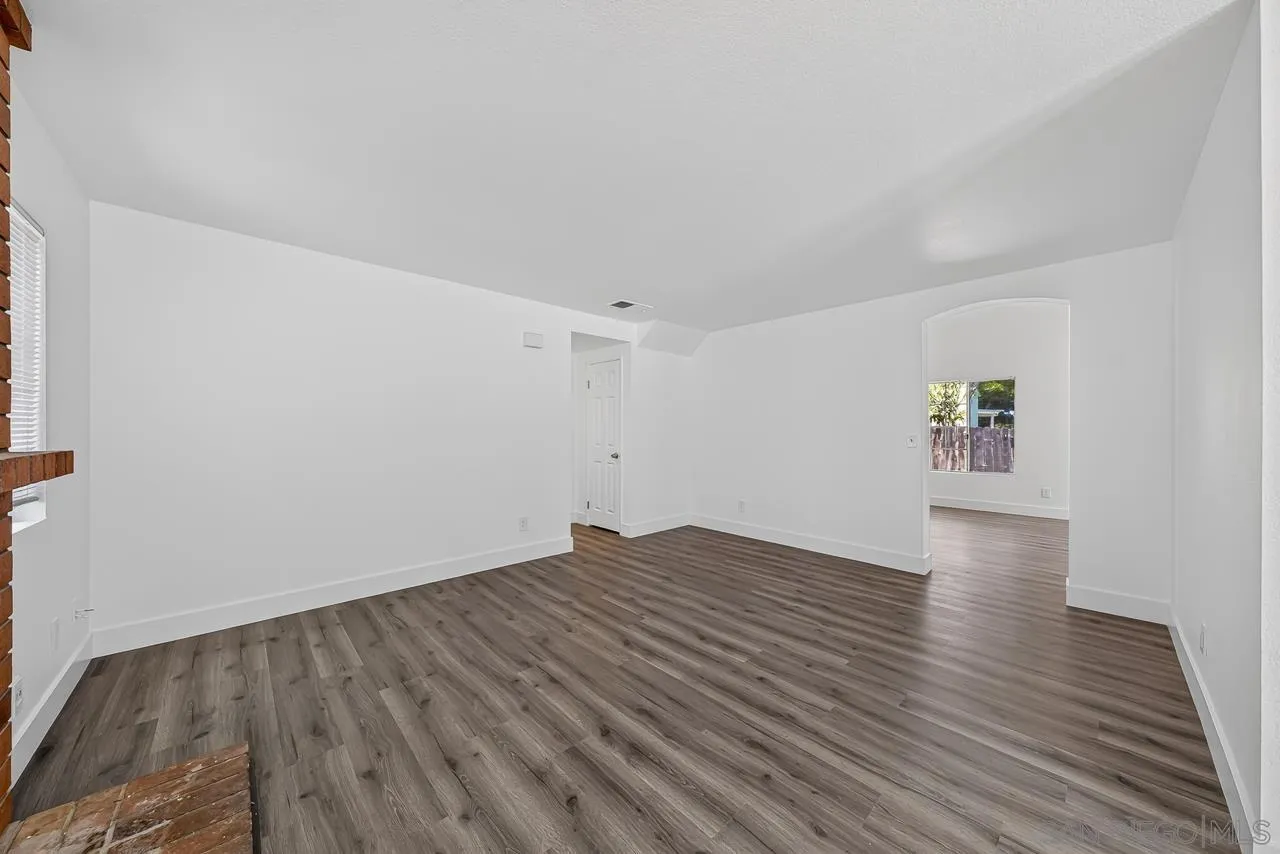 https://cdn.realtyfeed.com/cdn/127/260015749/c379a89a866abb4c91ffa318530007e1.webp