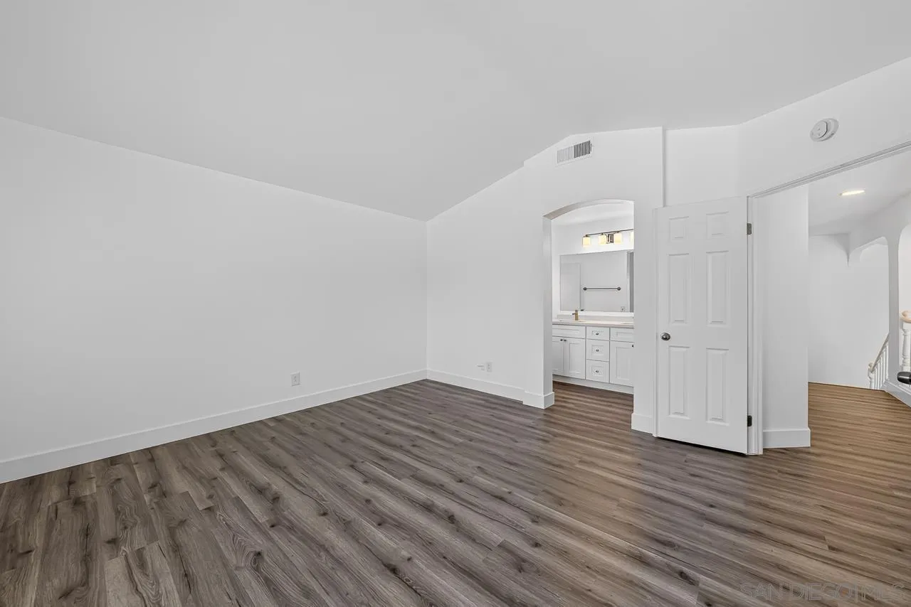 https://cdn.realtyfeed.com/cdn/127/260015749/e22e611bce8e2fab8ddad96d024f3e85.webp