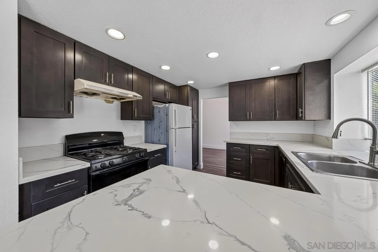 https://cdn.realtyfeed.com/cdn/127/260015749/e44d3ae114288d8d0d0d59387244f498.webp
