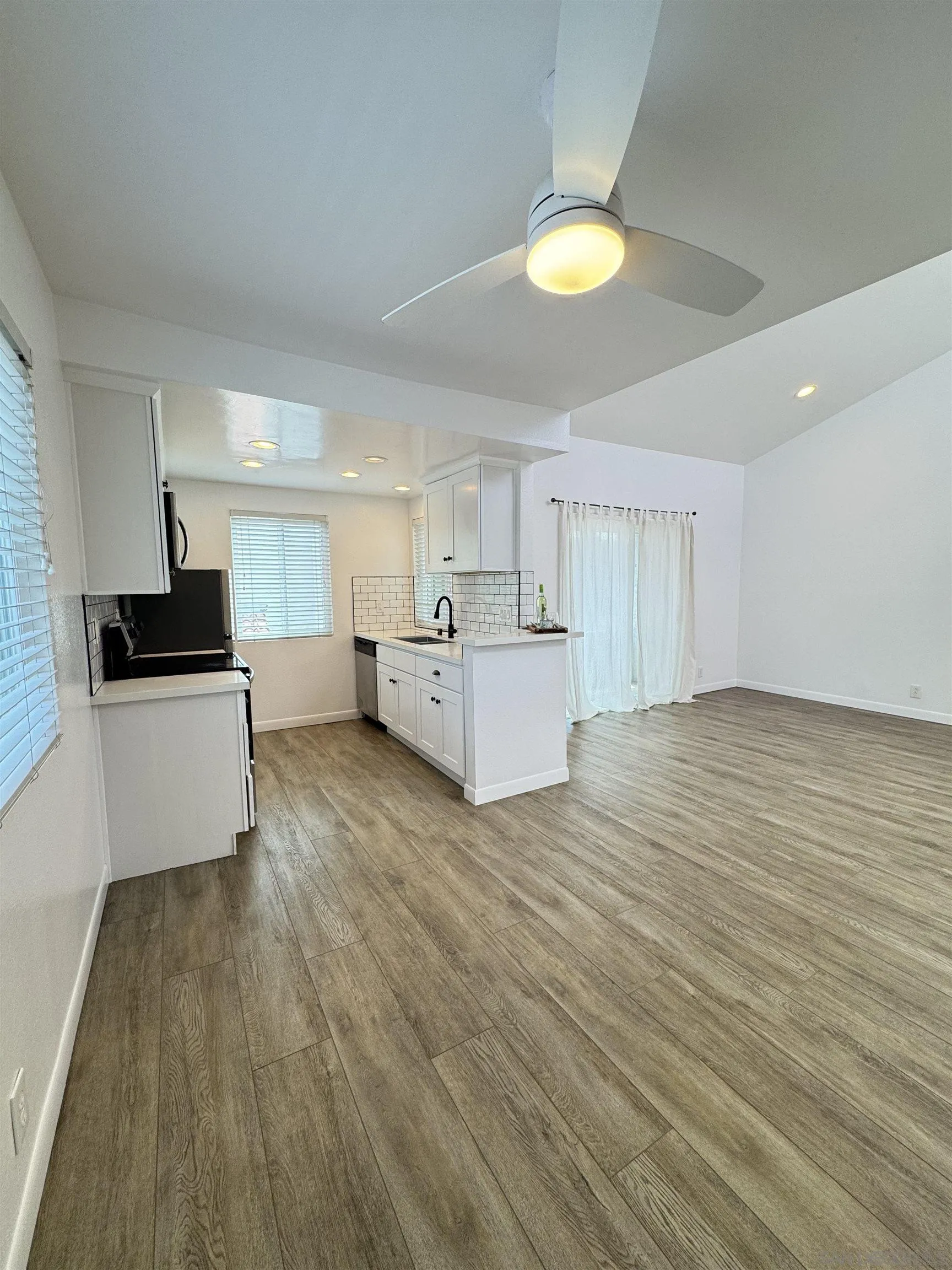 Photo #17: 260015751 Listing: Photo #17