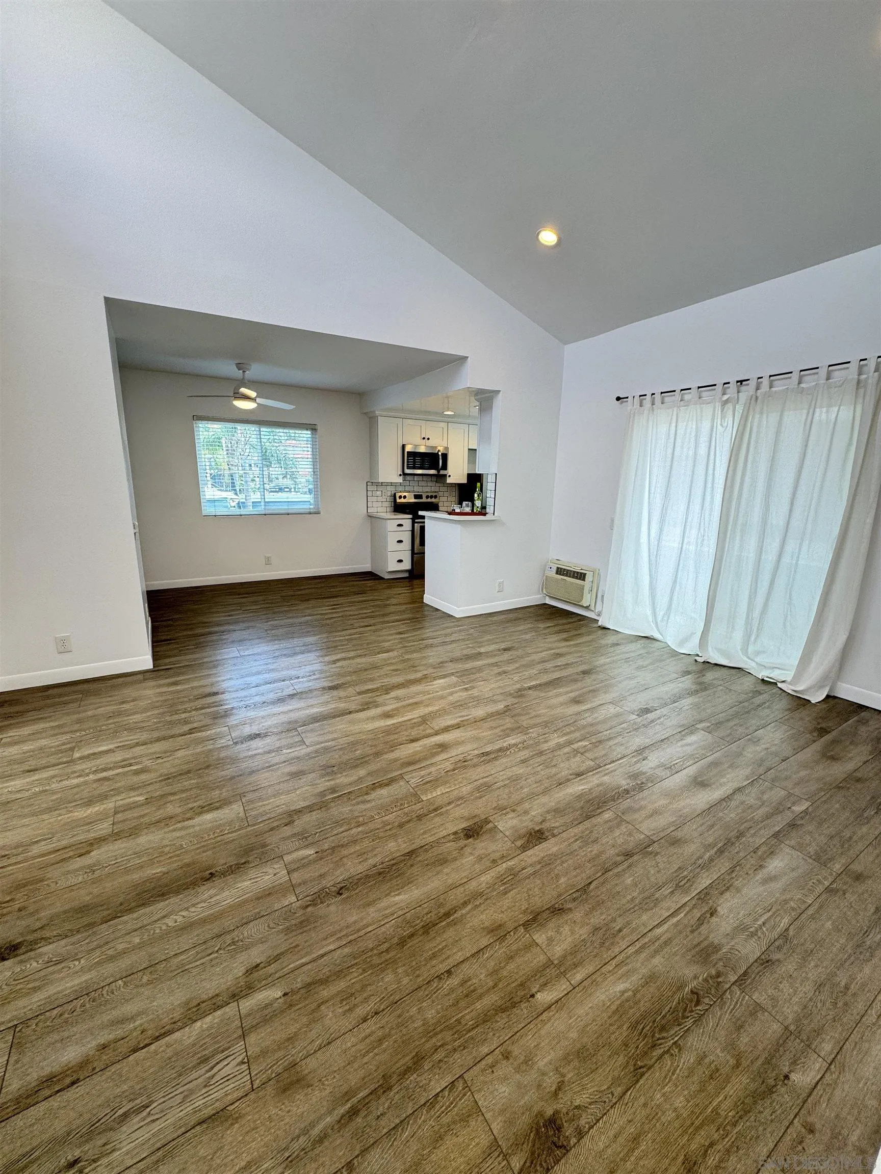 Photo #3: 260015751 Listing: Photo #3
