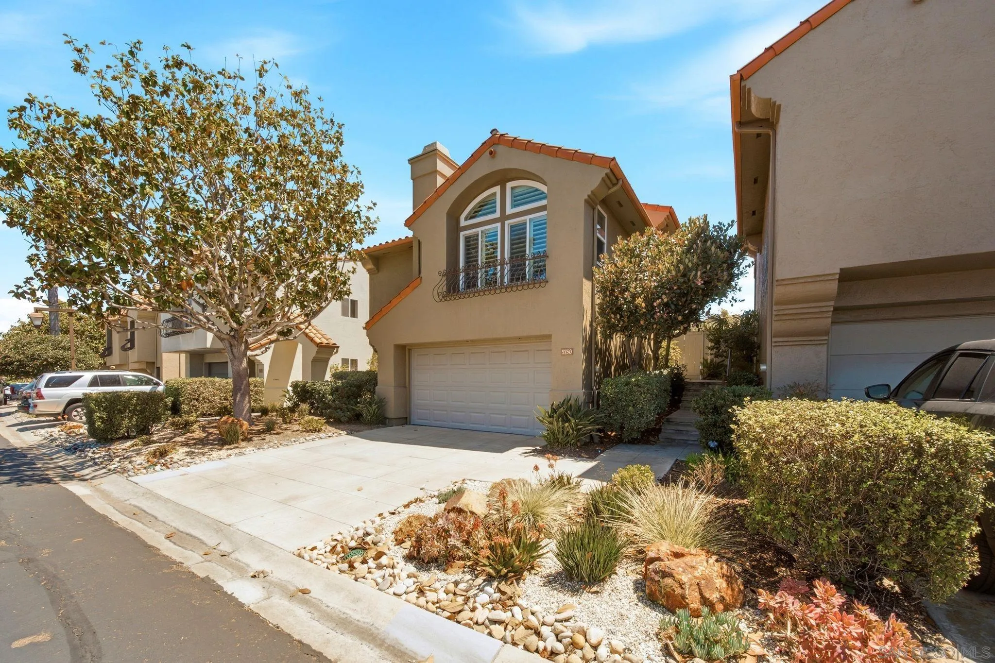 https://cdn.realtyfeed.com/cdn/127/260015761/180c84de1d200e737e1afc781daebf9c.webp