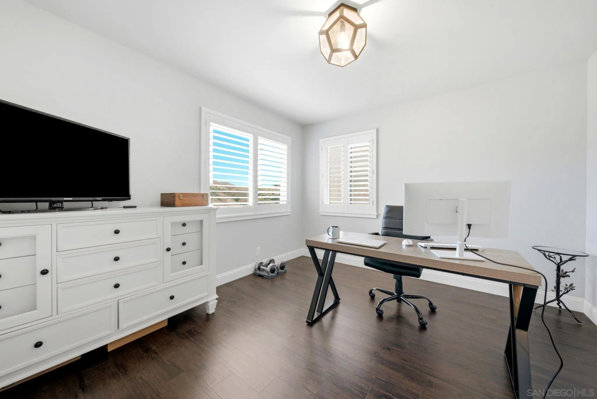 https://cdn.realtyfeed.com/cdn/127/260015761/2aba1604fc56bbd20babd2b5636d1e4c.webp