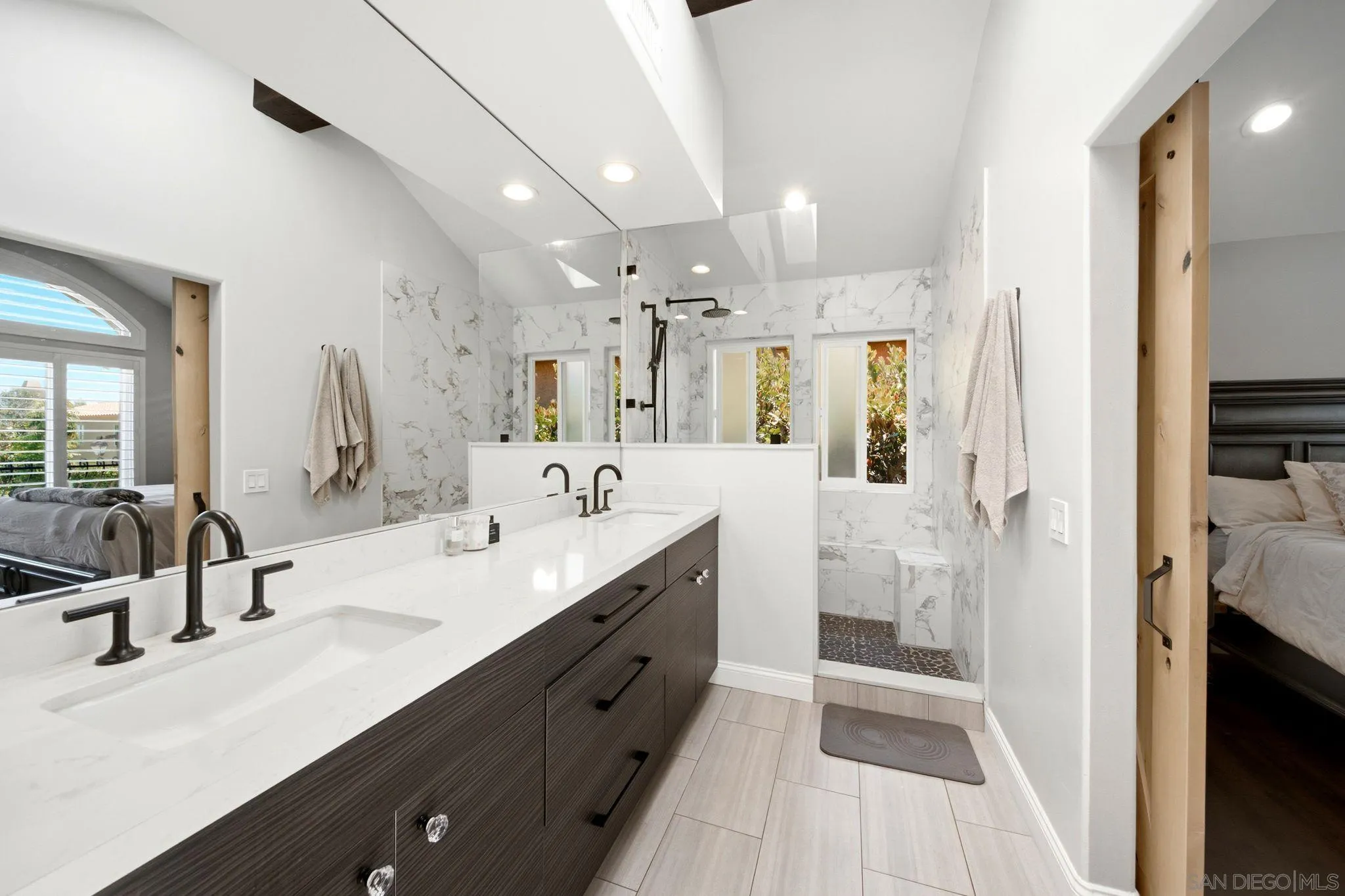 https://cdn.realtyfeed.com/cdn/127/260015761/42f6dfaa44e2de585090ce549da06481.webp