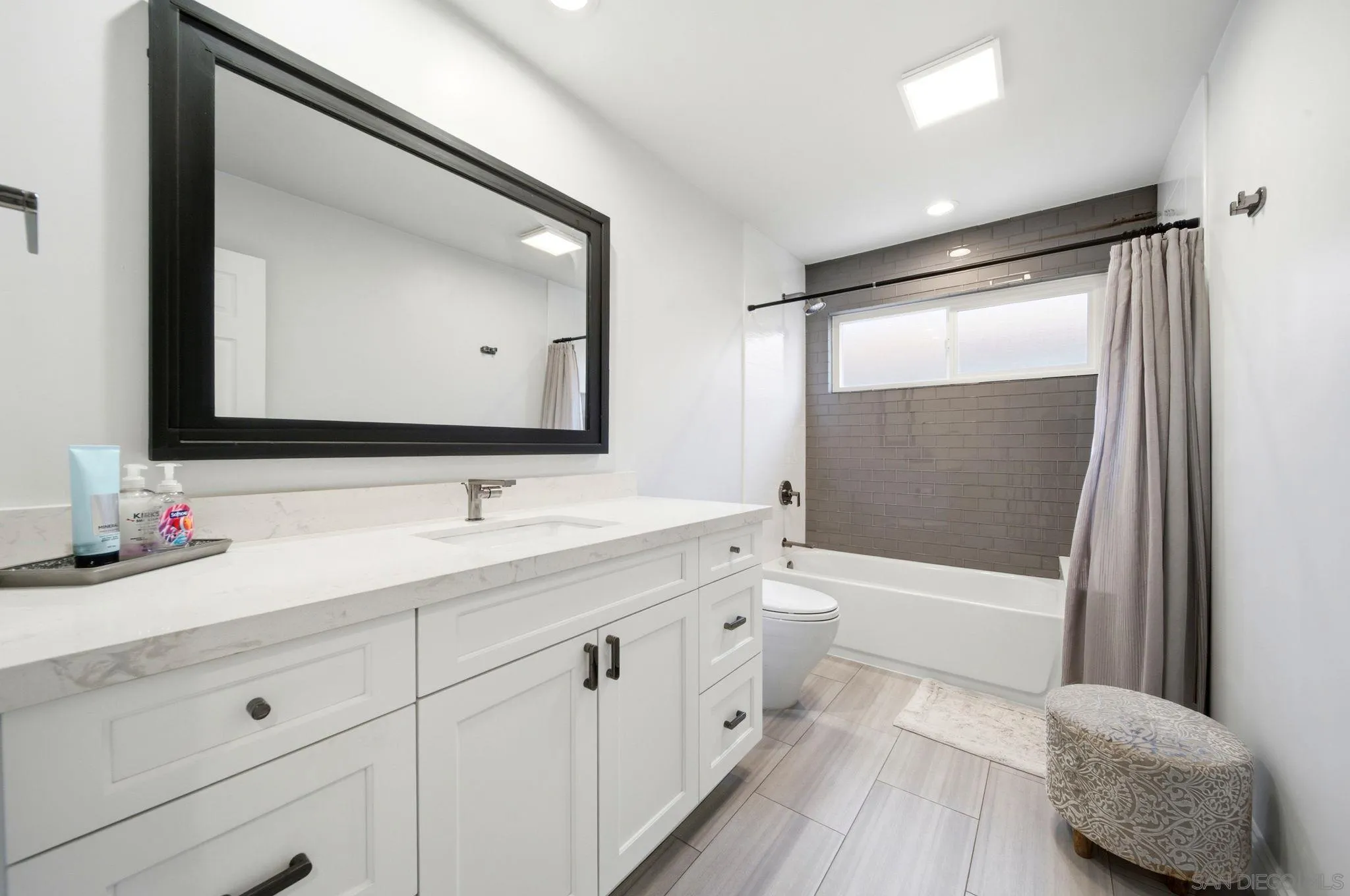https://cdn.realtyfeed.com/cdn/127/260015761/761fdc4c5942f4f9db5d86d9c99e79af.webp