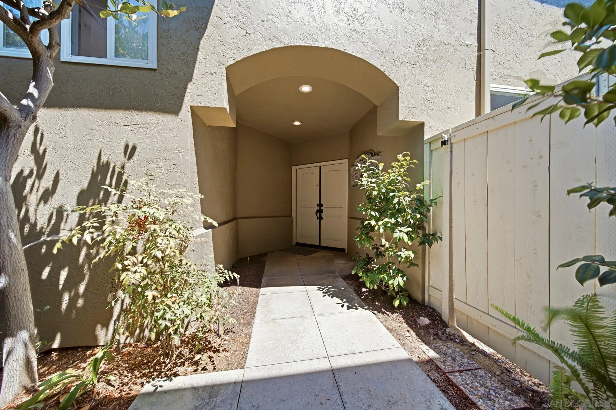 https://cdn.realtyfeed.com/cdn/127/260015761/f020ebea16e2c625cb09af4f616b7b38.webp