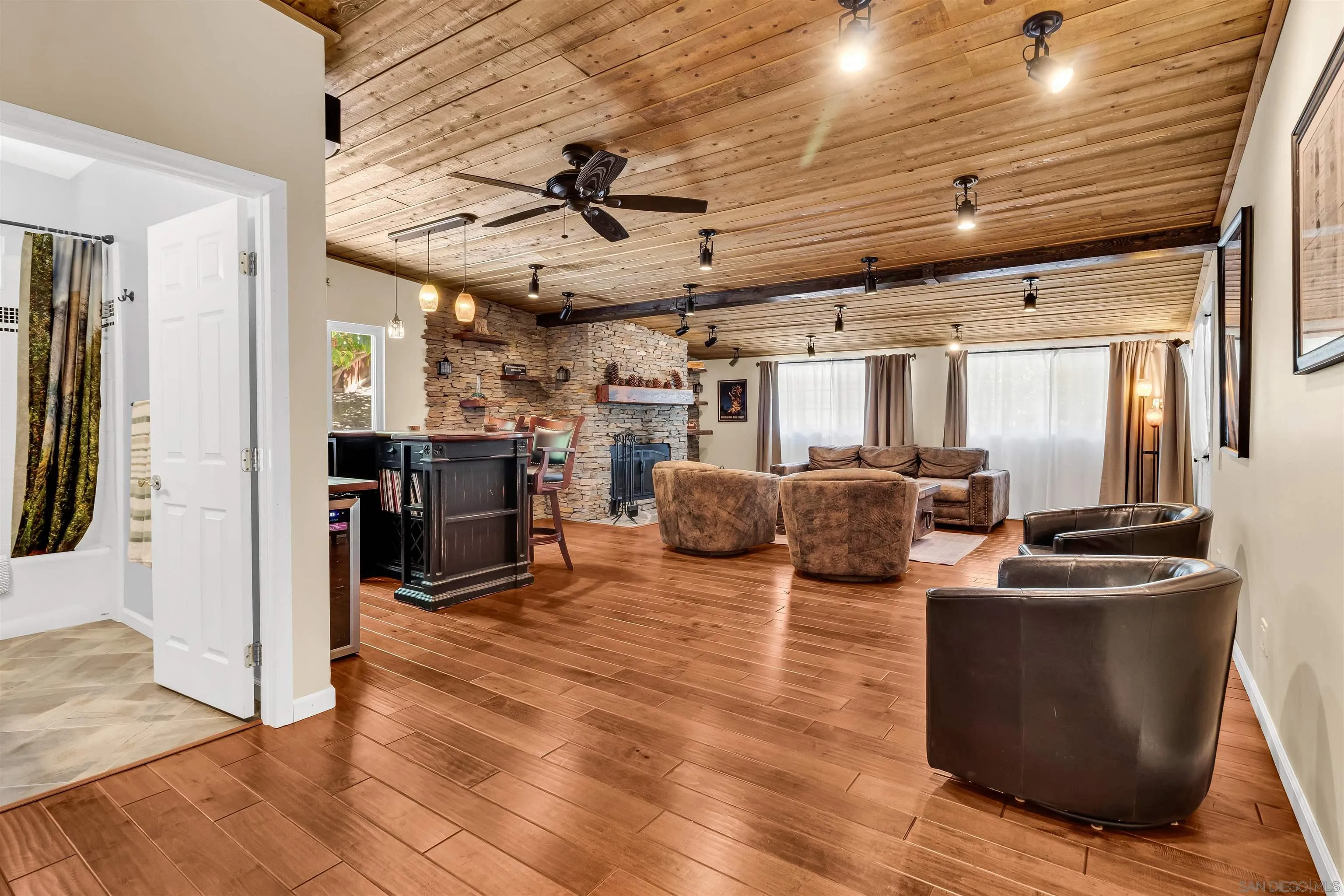 https://cdn.realtyfeed.com/cdn/127/260015772/078917859bfa1ad0a9fd59f16fe21ef3.webp