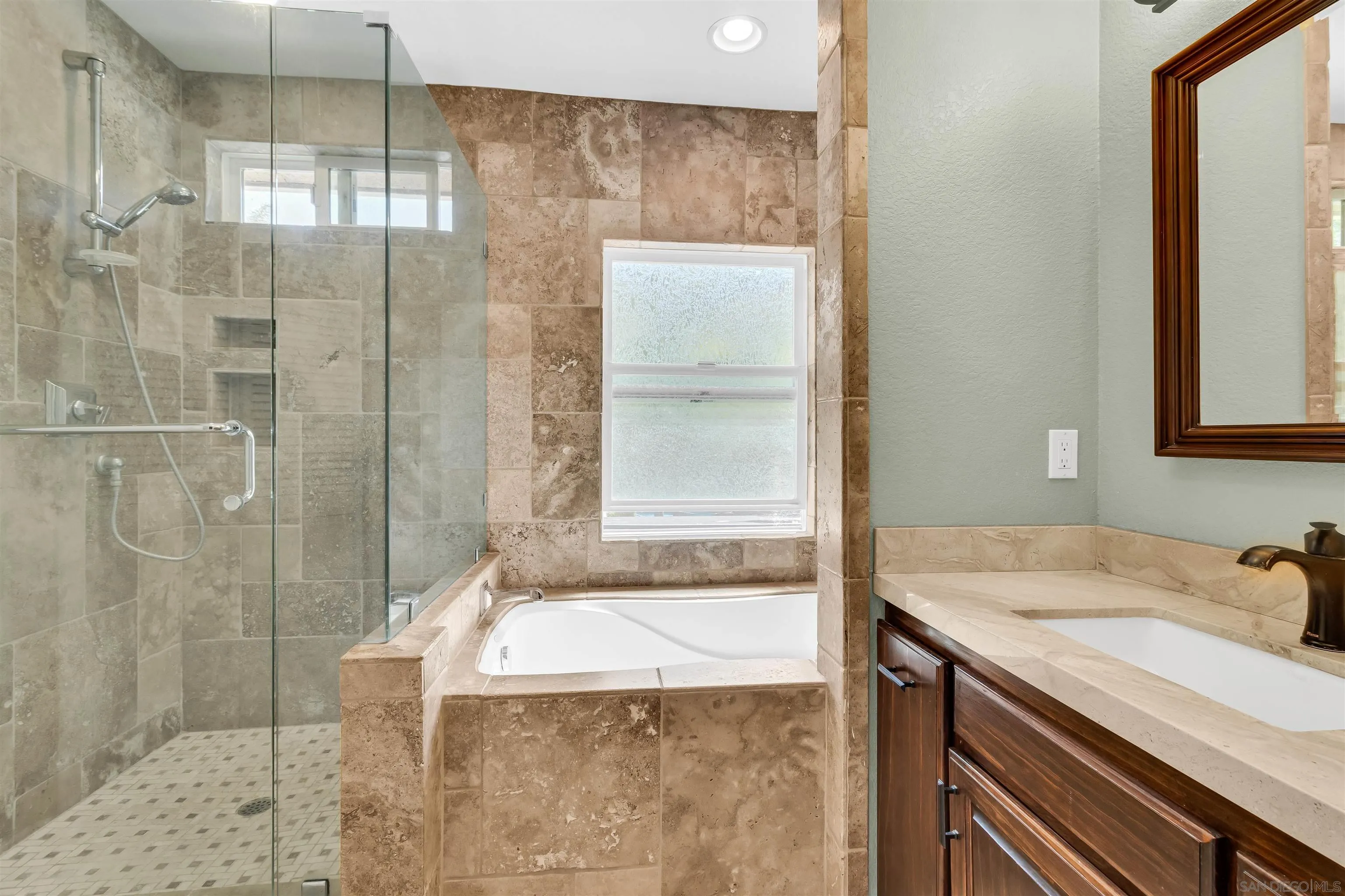 https://cdn.realtyfeed.com/cdn/127/260015772/07bd23e58111dcf426cfef0d61db3fed.webp