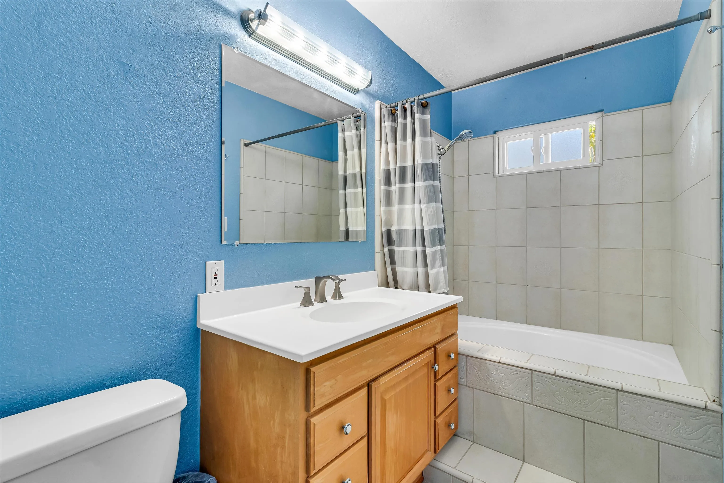 https://cdn.realtyfeed.com/cdn/127/260015772/087596b98d1e1a54bfe6680d32b5d7ce.webp