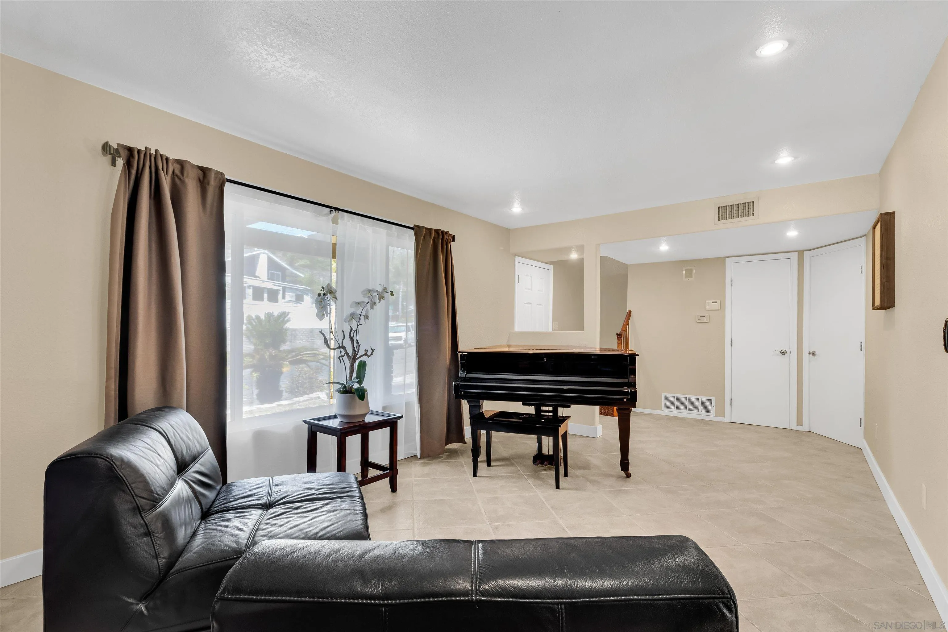 https://cdn.realtyfeed.com/cdn/127/260015772/290aede134f9cbf6b0b7377f7f50e586.webp