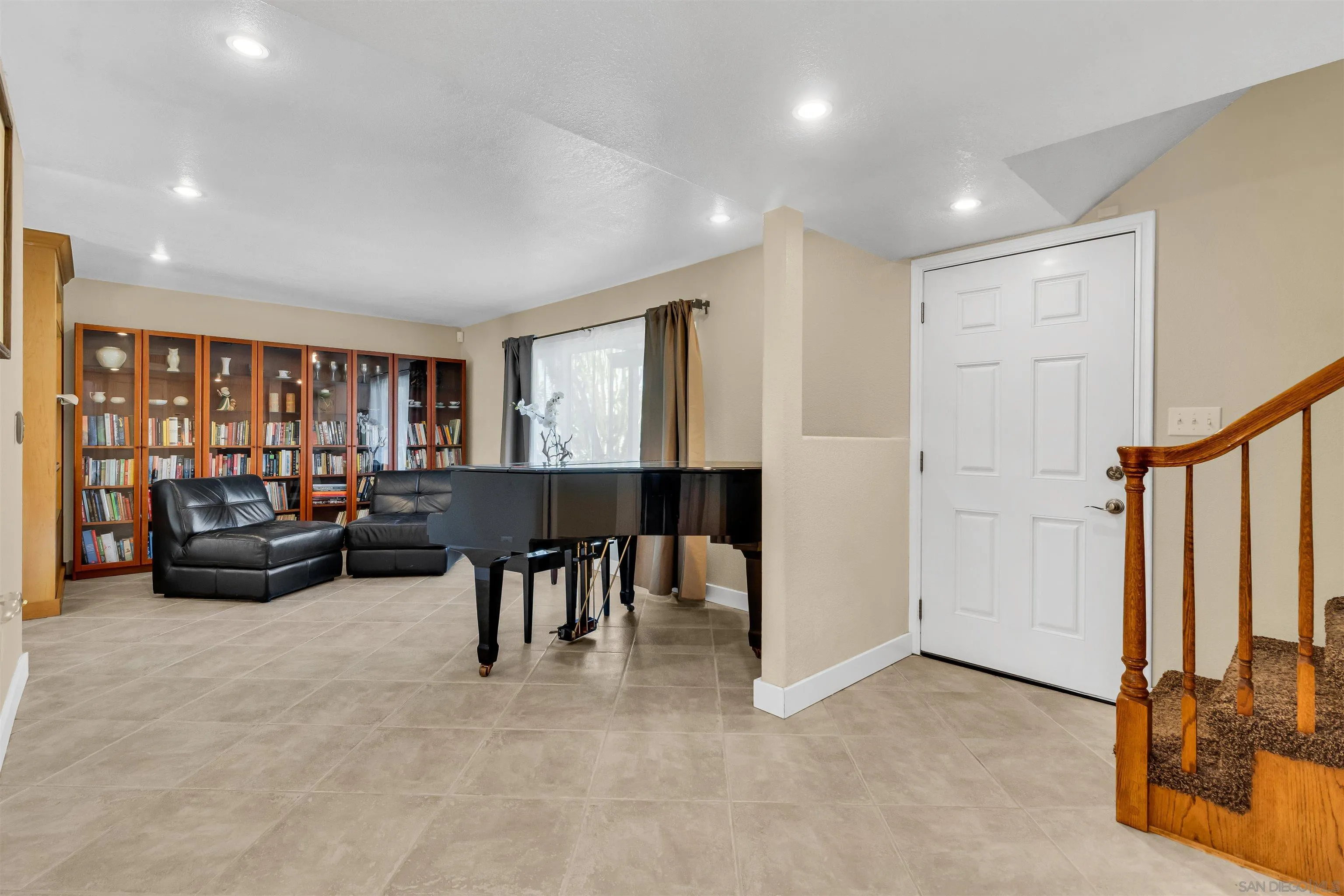 https://cdn.realtyfeed.com/cdn/127/260015772/b65c3f122404c655155a56e9cda816cd.webp