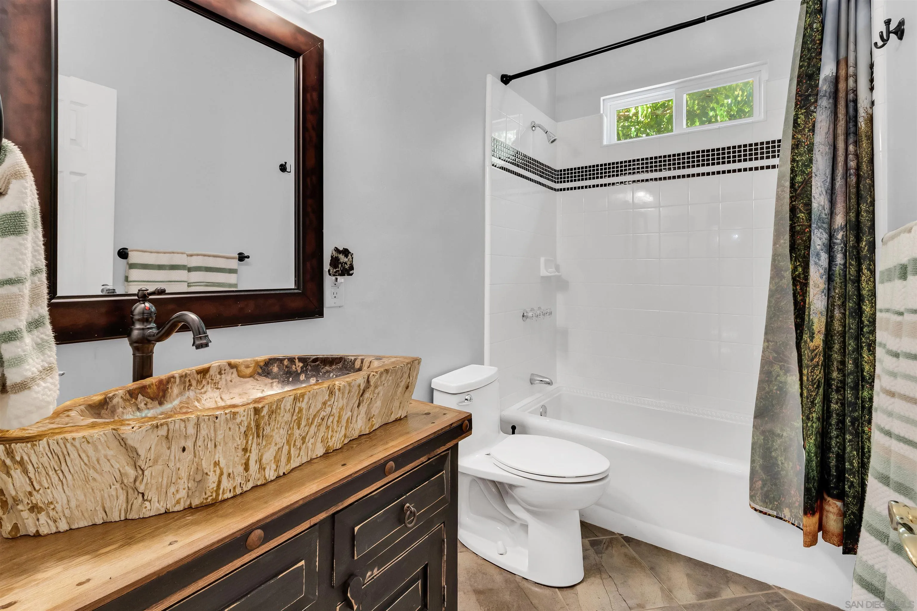 https://cdn.realtyfeed.com/cdn/127/260015772/fb9b0653c3a109eb66c44107ce3714db.webp