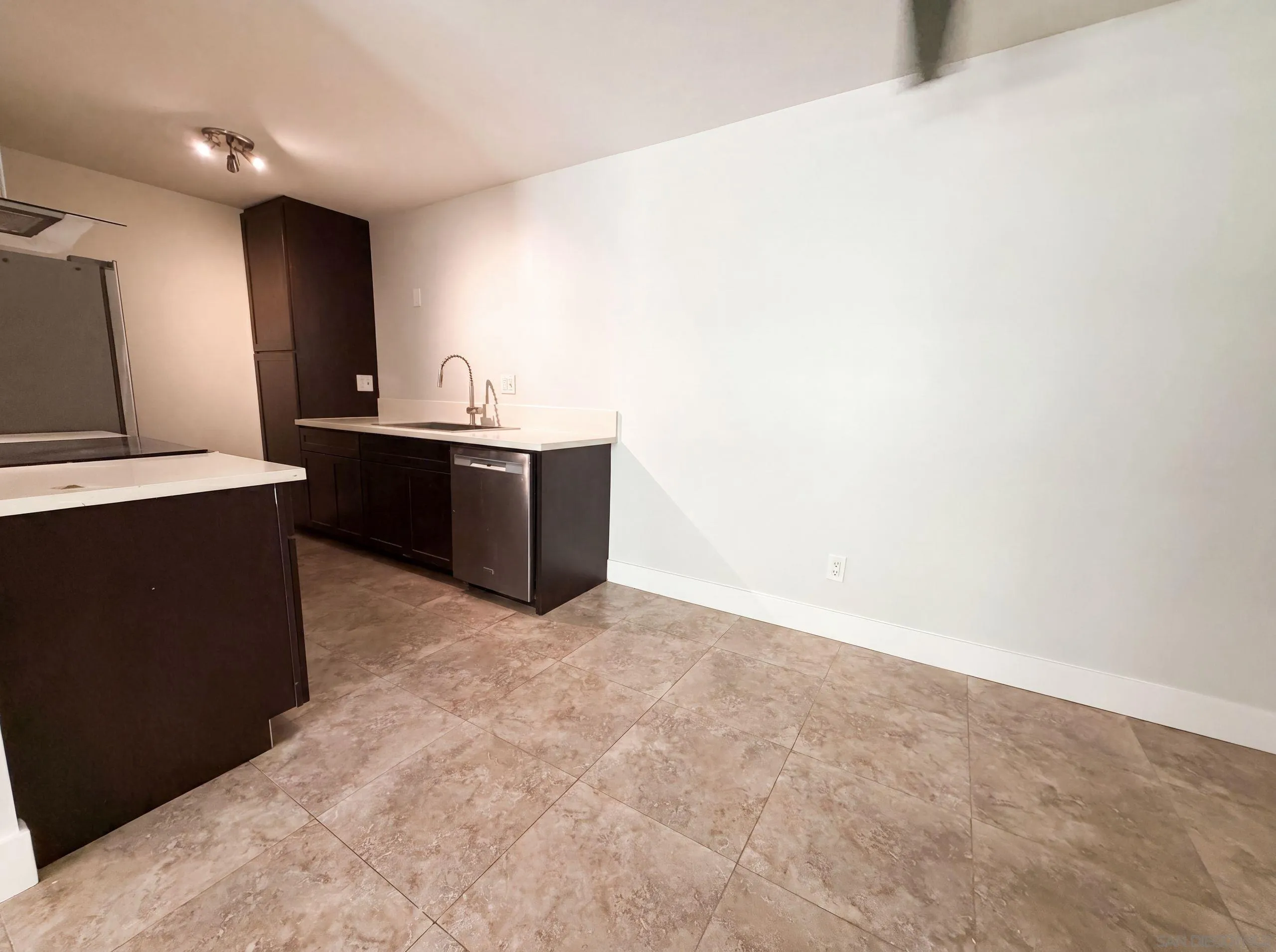 Photo #7: 260015778 Listing: Photo #7
