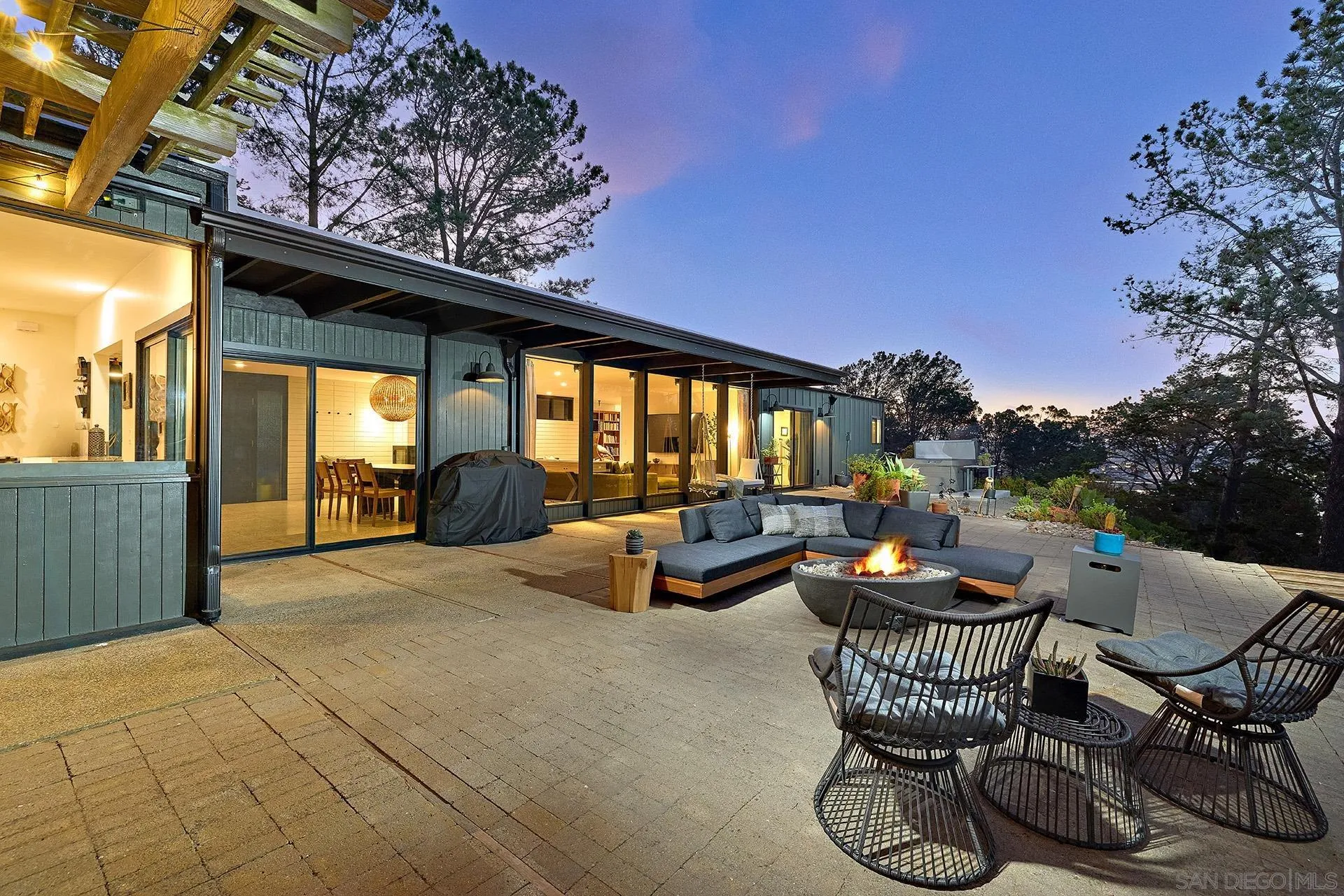 https://cdn.realtyfeed.com/cdn/127/260015783/4c252832e1e197182d03e8be55407bc4.webp
