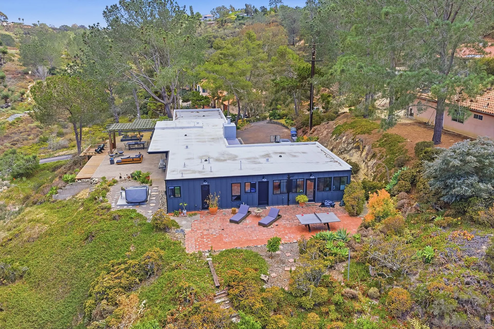 https://cdn.realtyfeed.com/cdn/127/260015783/ae480d0a2bc8dd4d45ffb8264e1ac094.webp