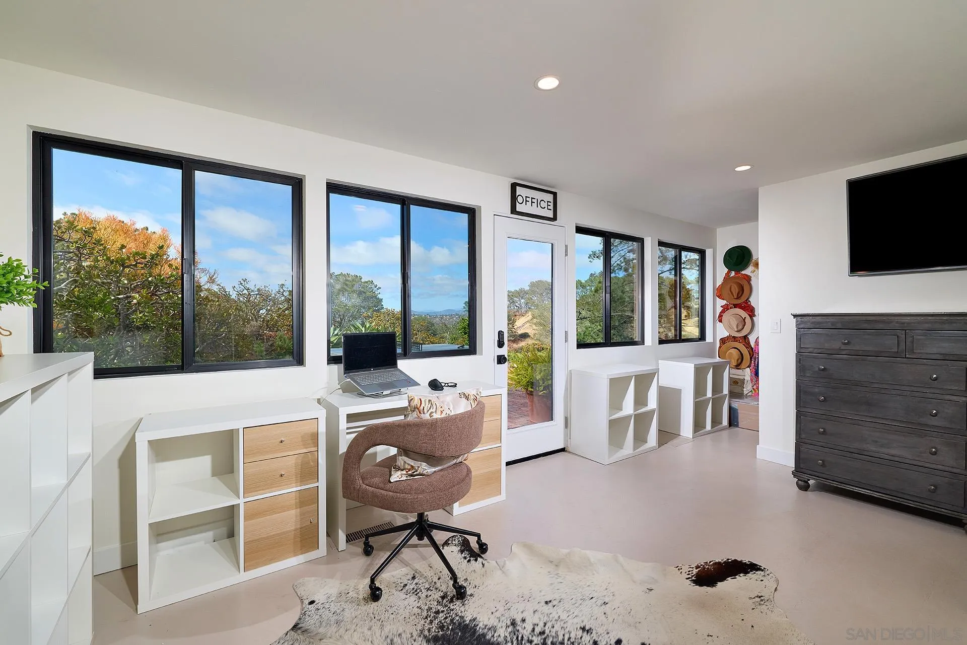 https://cdn.realtyfeed.com/cdn/127/260015783/b22d8f822a3133e4e1ddc235470993df.webp