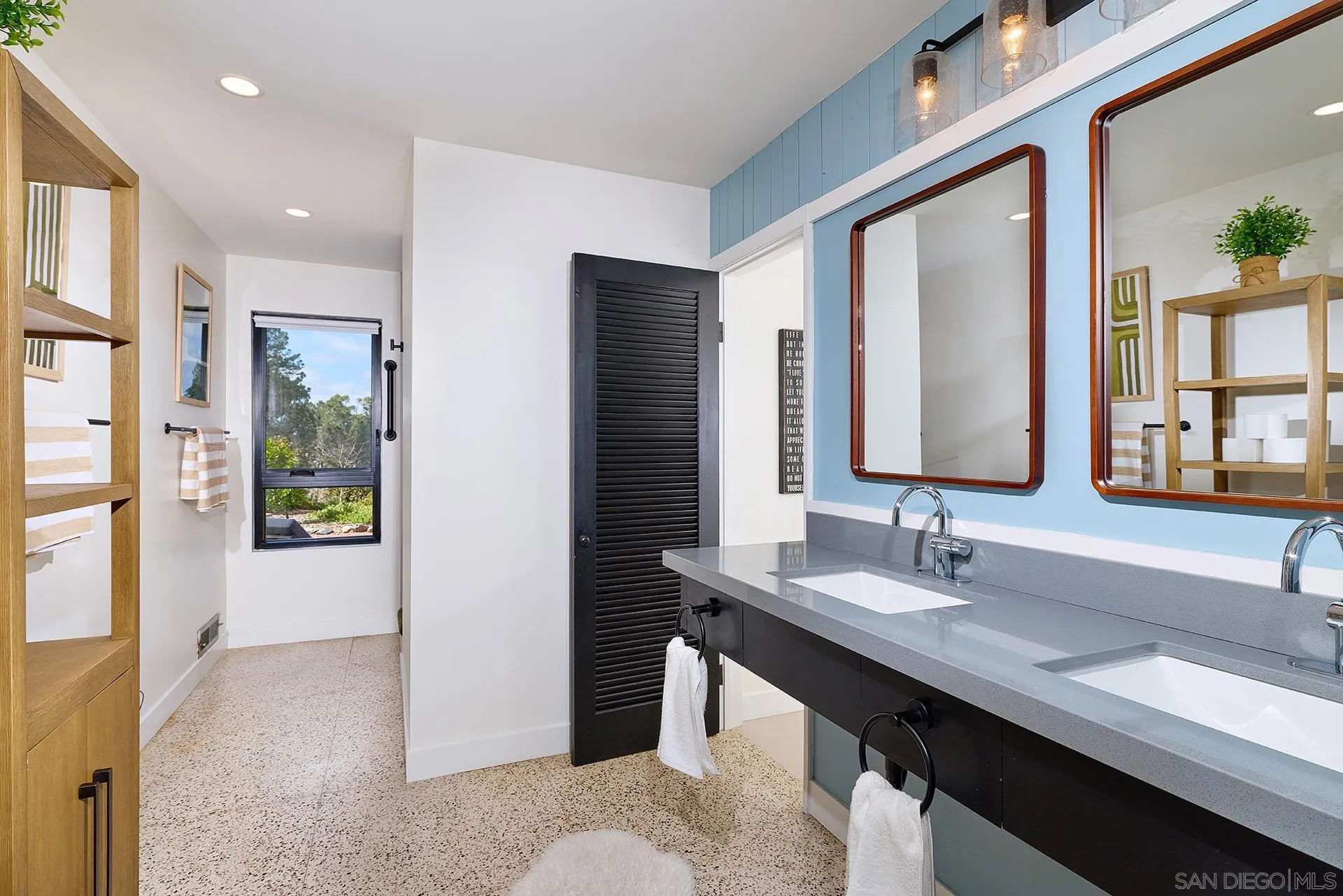 https://cdn.realtyfeed.com/cdn/127/260015783/debb91aef111c4e480d5e5c2b2c5575d.webp