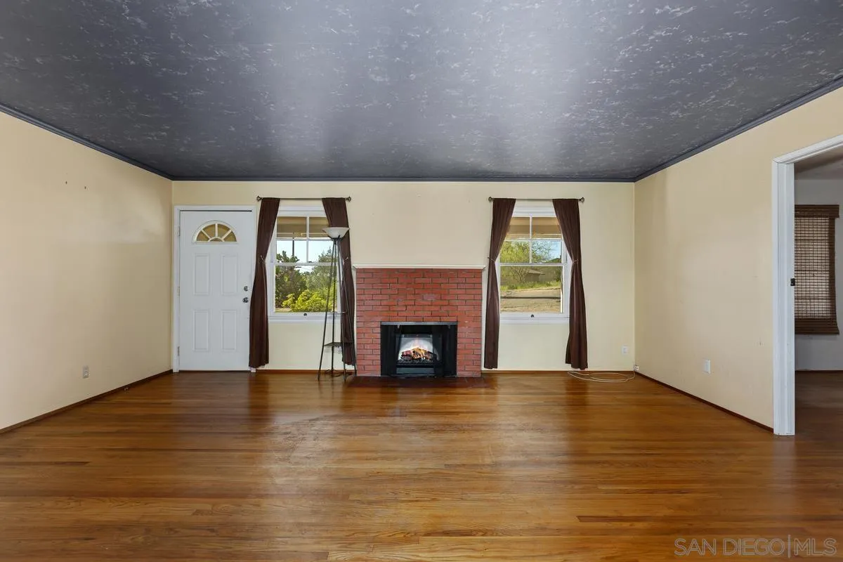 https://cdn.realtyfeed.com/cdn/127/260015785/0ef975d823133939f26ca064a53ca7b7.webp