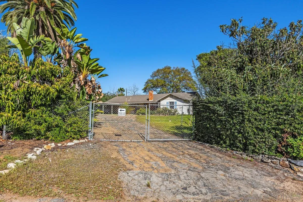 https://cdn.realtyfeed.com/cdn/127/260015785/85c53a6e2c6022e1dd403ca6b5c5e5c3.webp