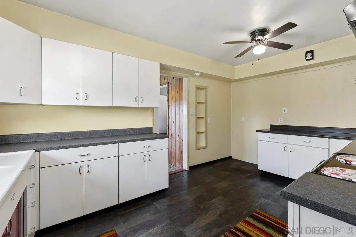 https://cdn.realtyfeed.com/cdn/127/260015785/8f0a57e6a5c585859b5f7f2e80a50c0d.webp