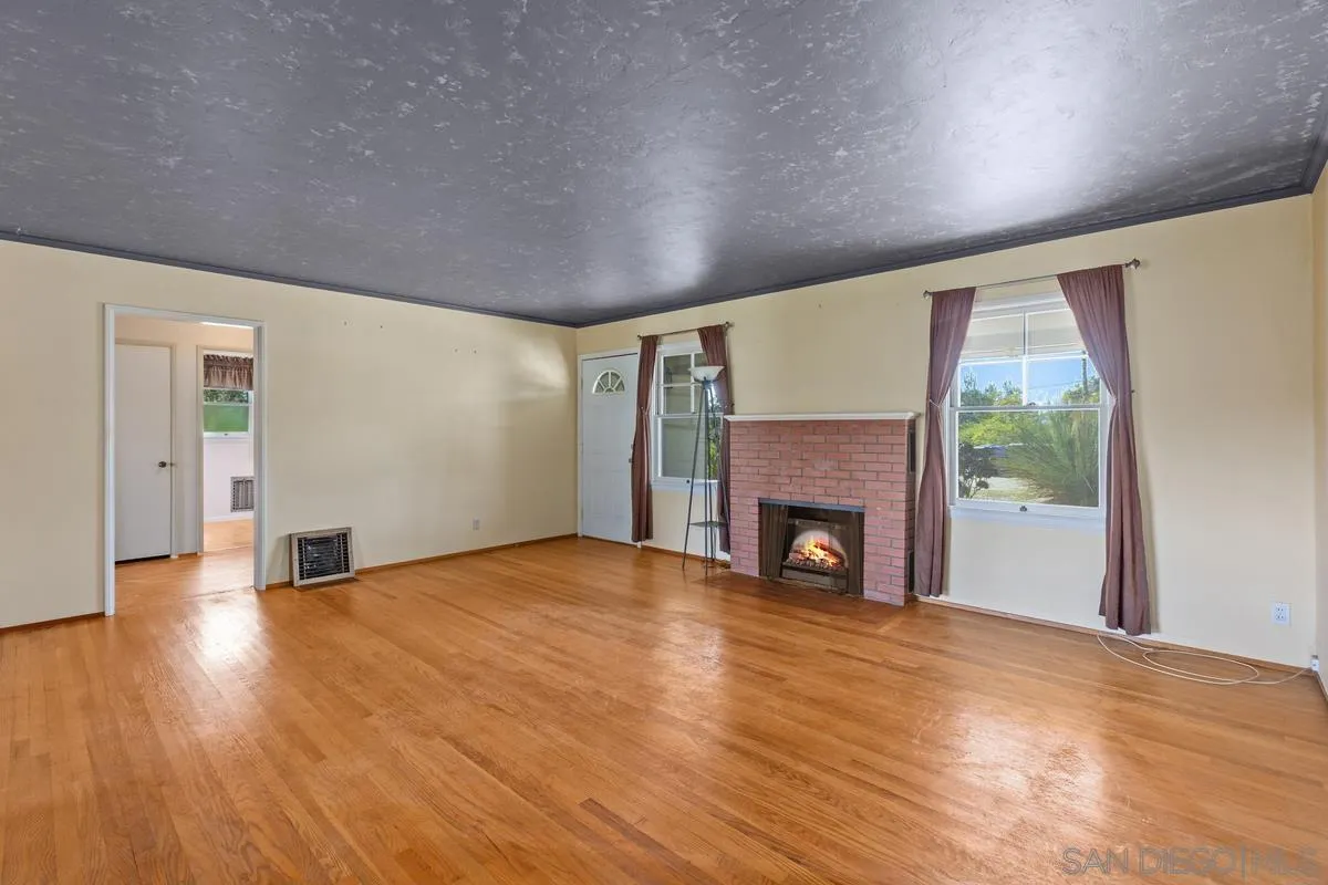 https://cdn.realtyfeed.com/cdn/127/260015785/faf12a59ea6576a4657110032534d0b8.webp