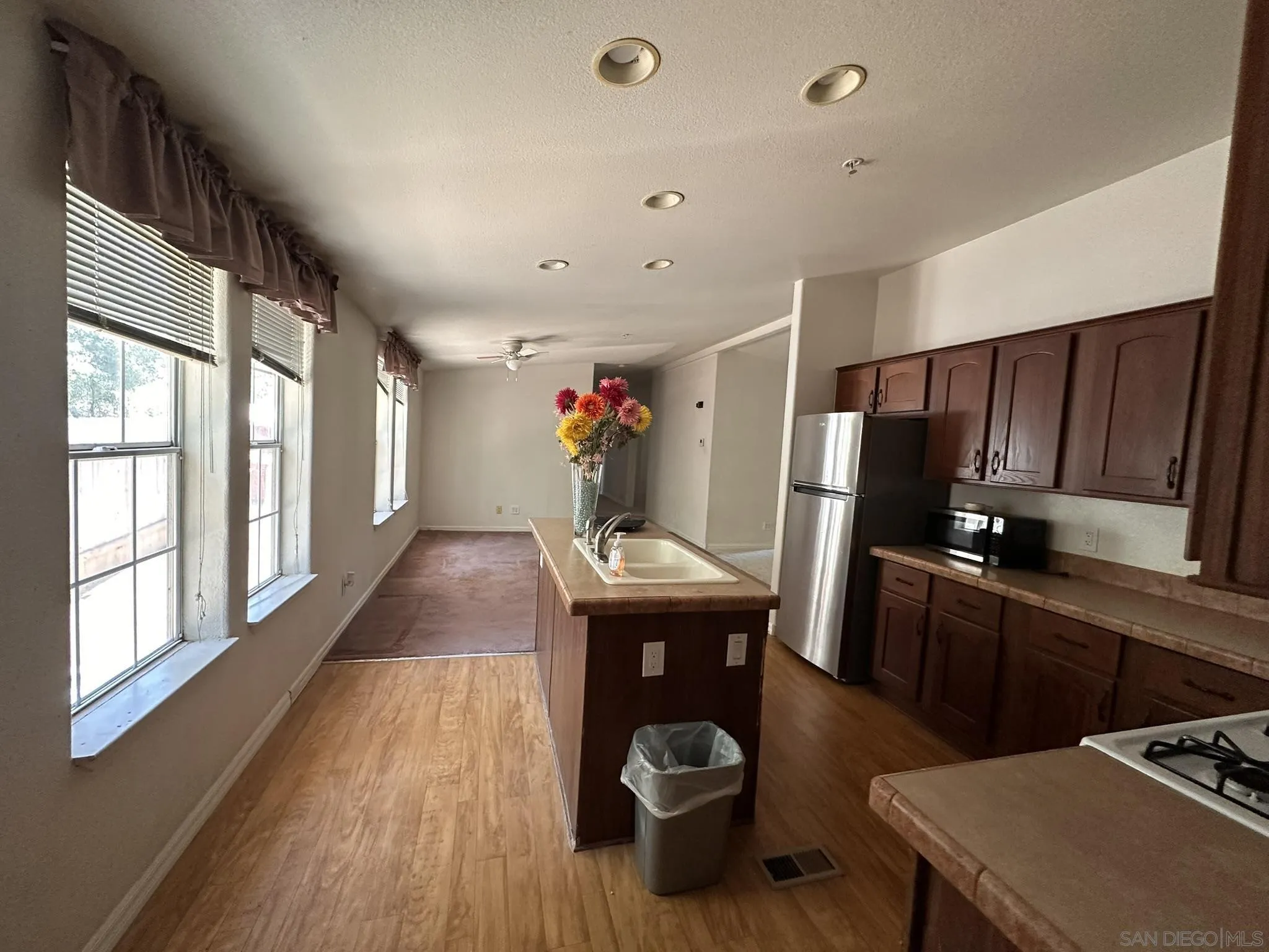 https://cdn.realtyfeed.com/cdn/127/260015795/1e92ed015e848cccd1e89c10741119a1.webp