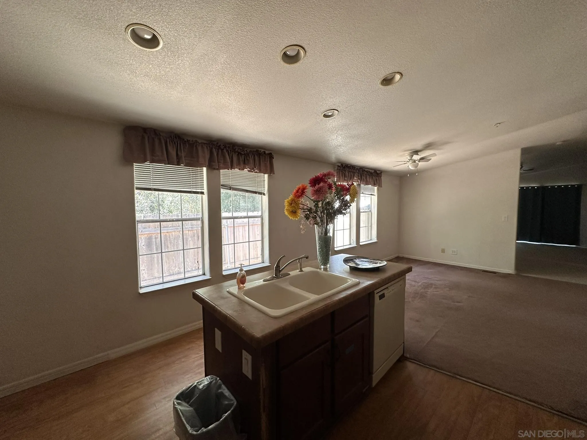 https://cdn.realtyfeed.com/cdn/127/260015795/39f3a226cb88c188d0d1597bf2d284d2.webp
