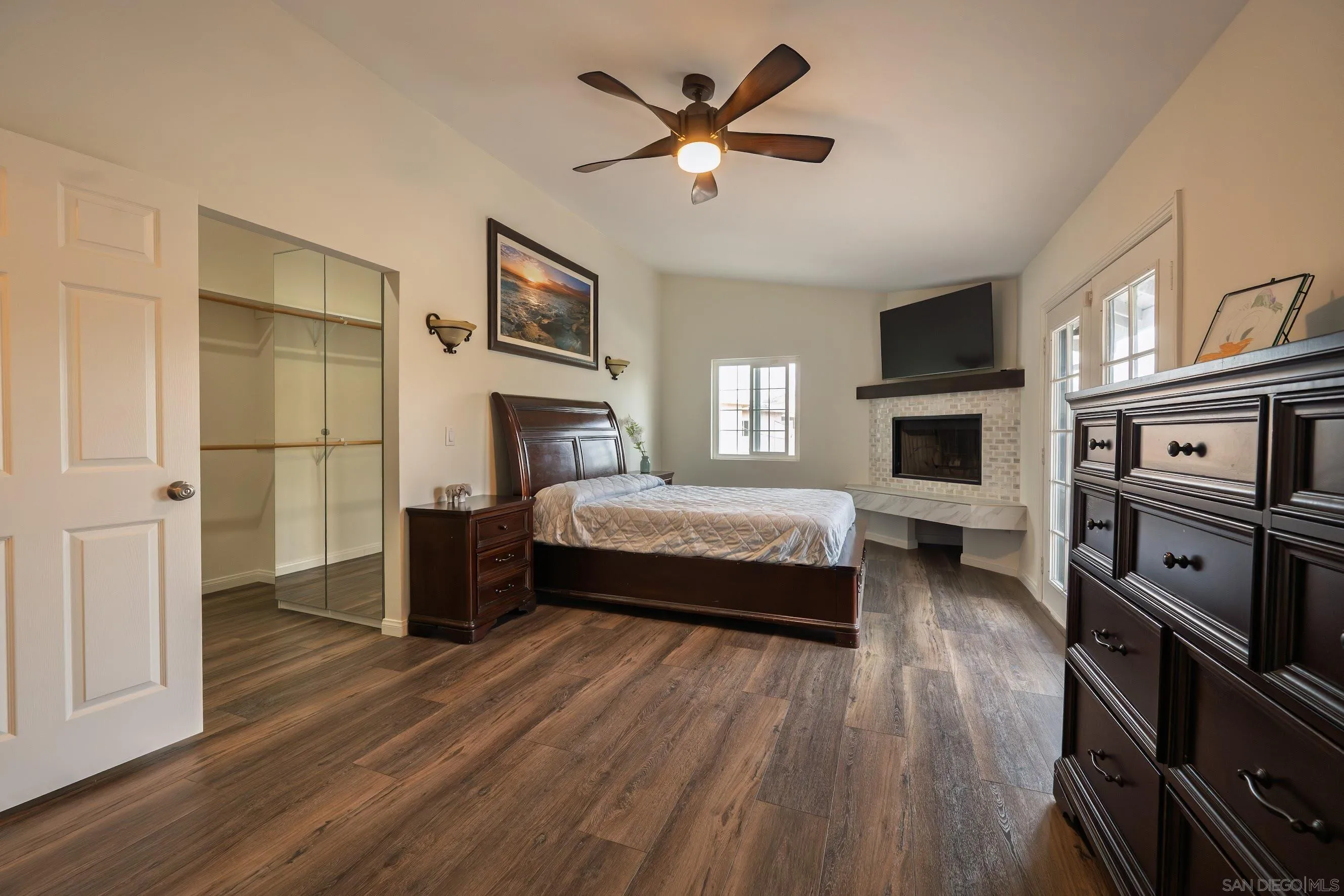 https://cdn.realtyfeed.com/cdn/127/260015796/34a92a0ca5ed75d5c585f46df370411d.webp