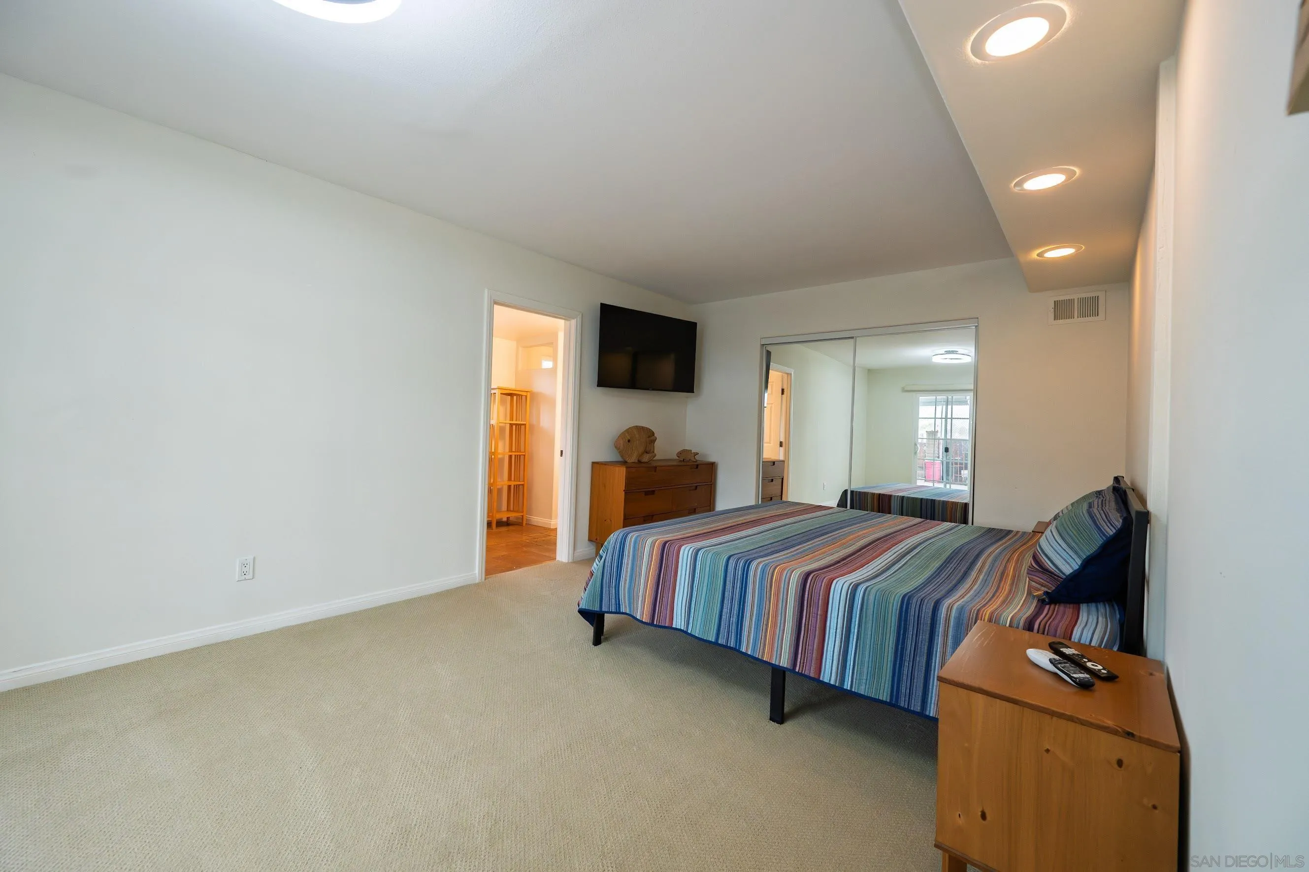 https://cdn.realtyfeed.com/cdn/127/260015796/5e813ee9a28957c46fd57630784f7301.webp