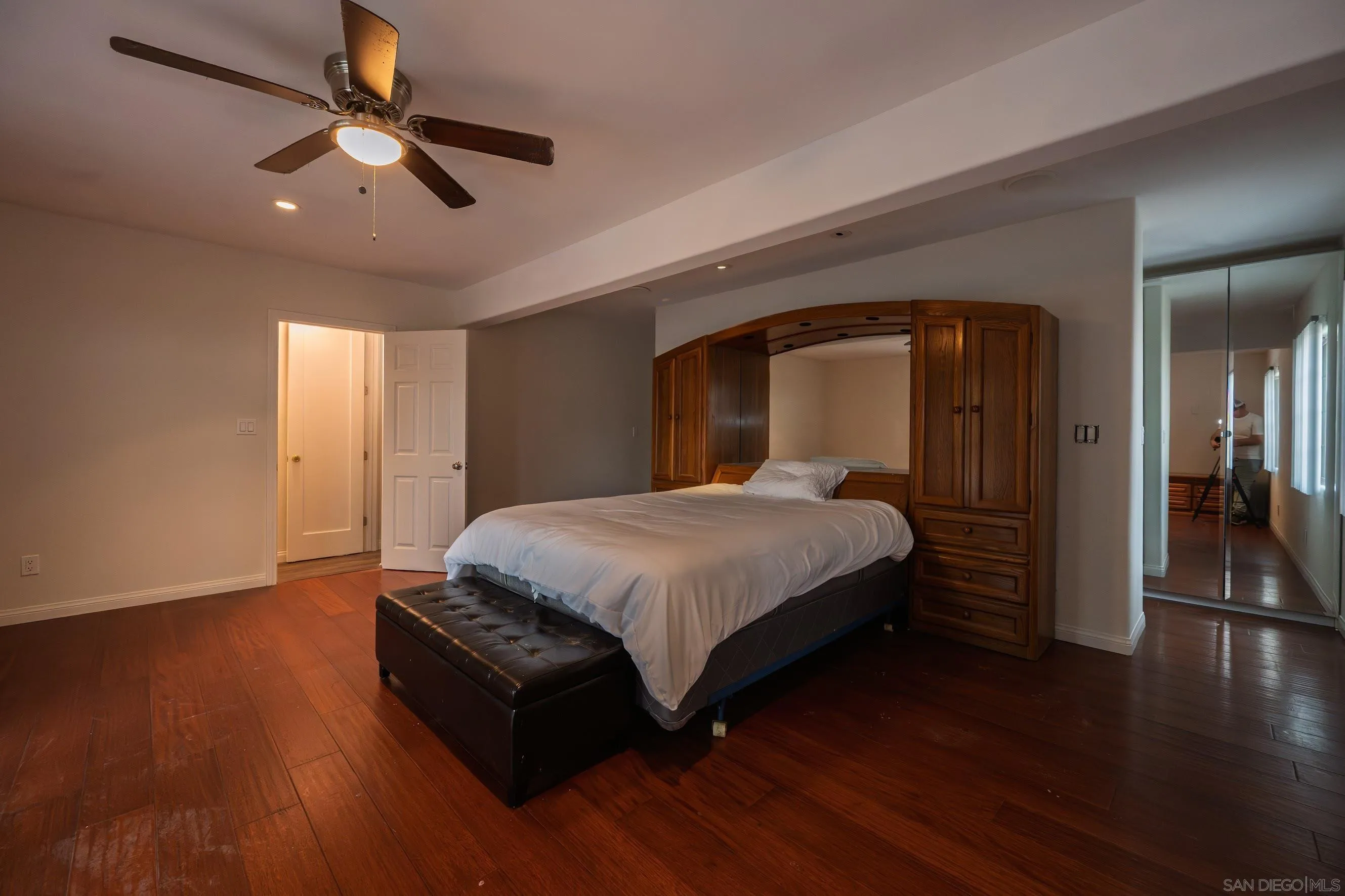 https://cdn.realtyfeed.com/cdn/127/260015796/6207eea3e3bf978b99dae089416eb3f6.webp