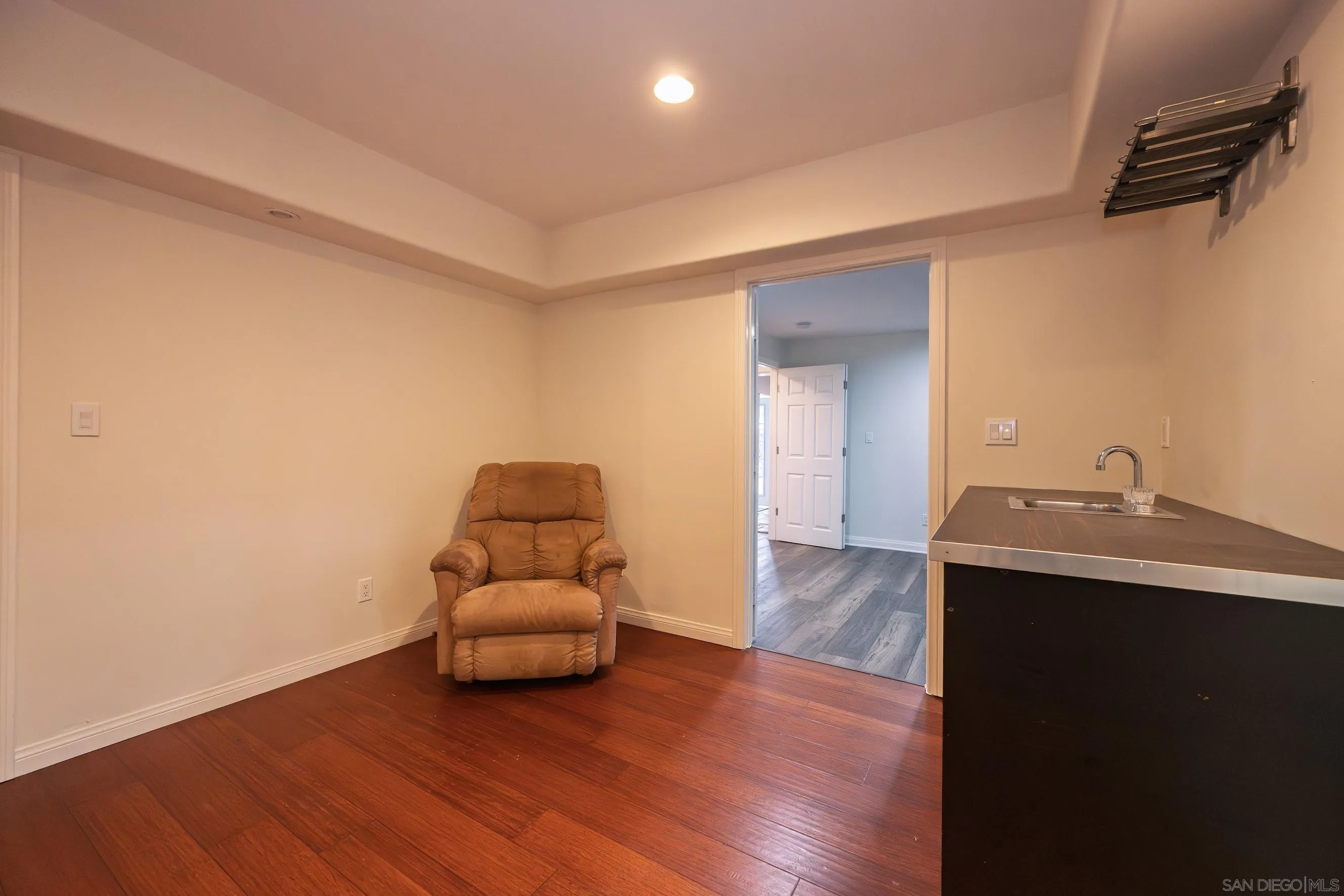 https://cdn.realtyfeed.com/cdn/127/260015796/881e7f23bdd6498fa3615283542cb437.webp