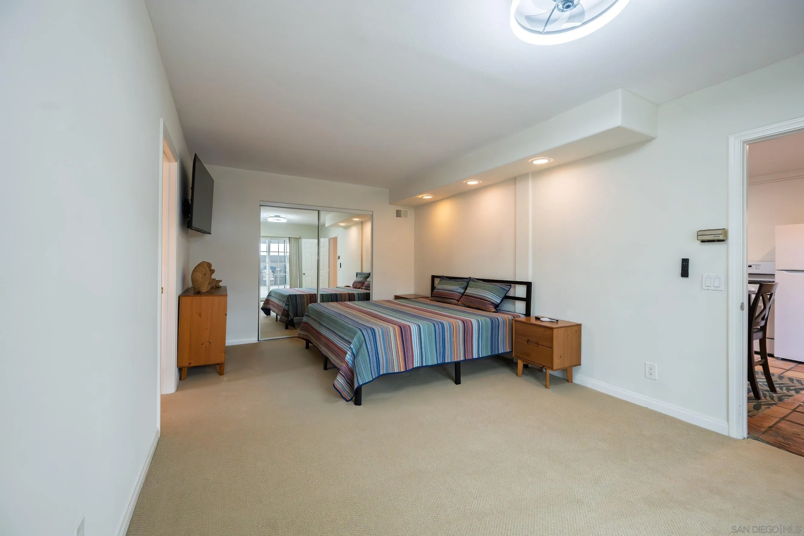 https://cdn.realtyfeed.com/cdn/127/260015796/c446e98404e93c3941429c18fd63ee2e.webp