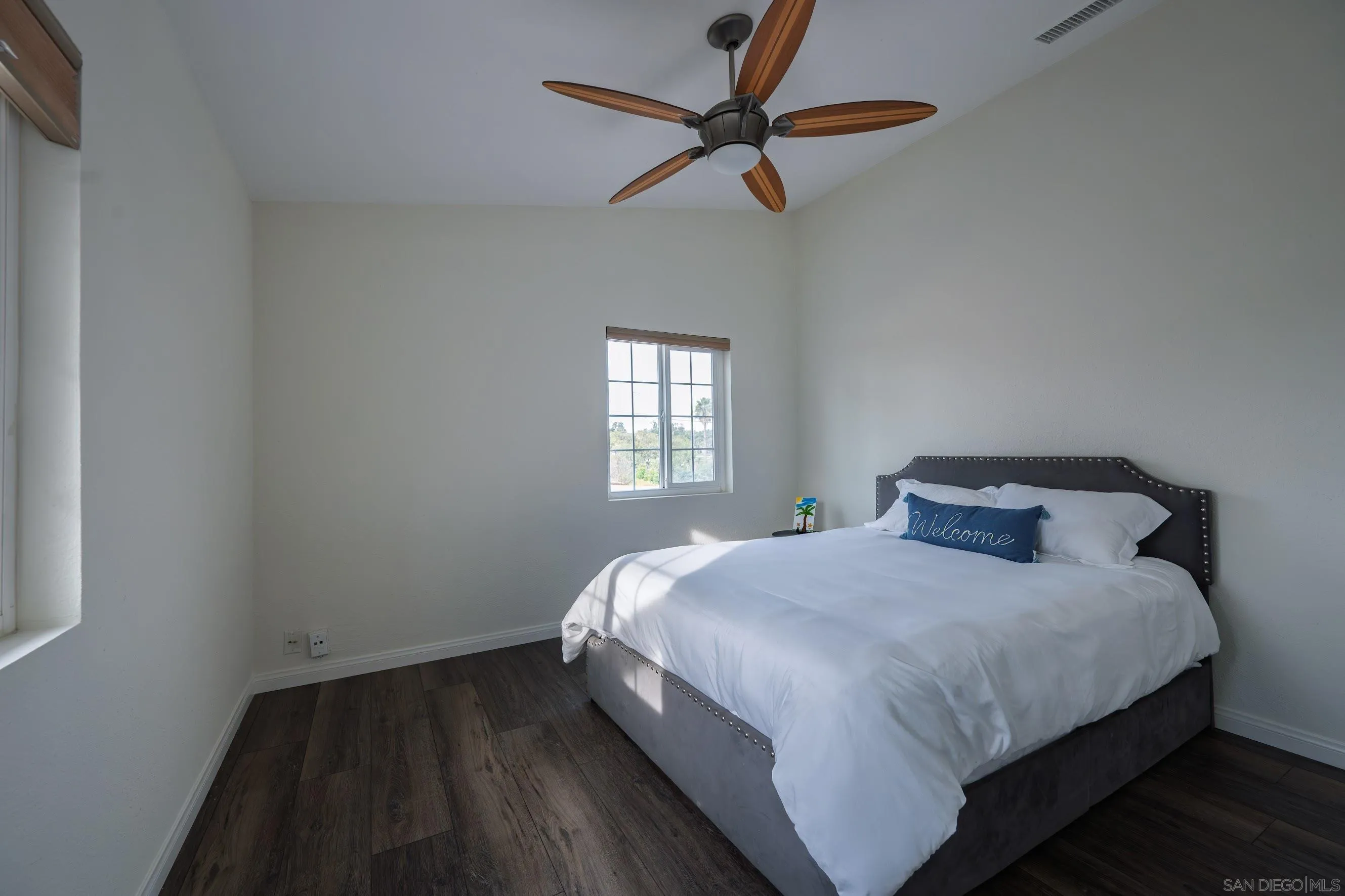 https://cdn.realtyfeed.com/cdn/127/260015796/cf4db11c012684d1abc894d9939ab96e.webp